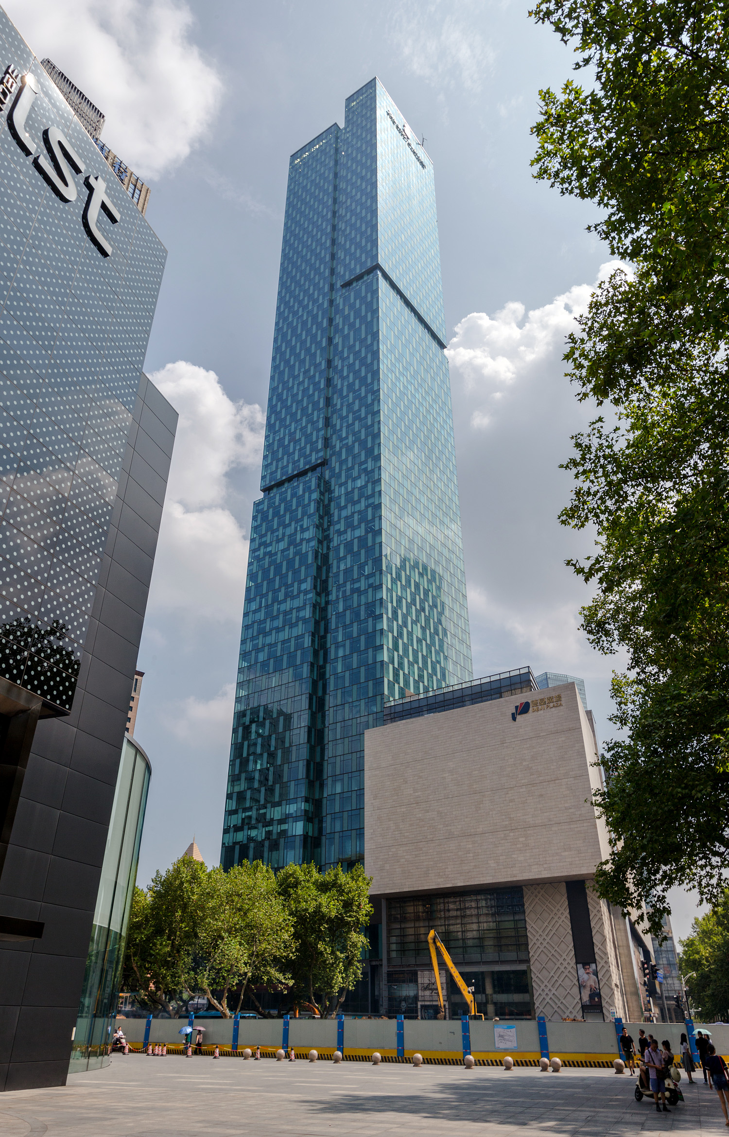 Deji Plaza, Nanjing - View from the north. © Mathias Beinling