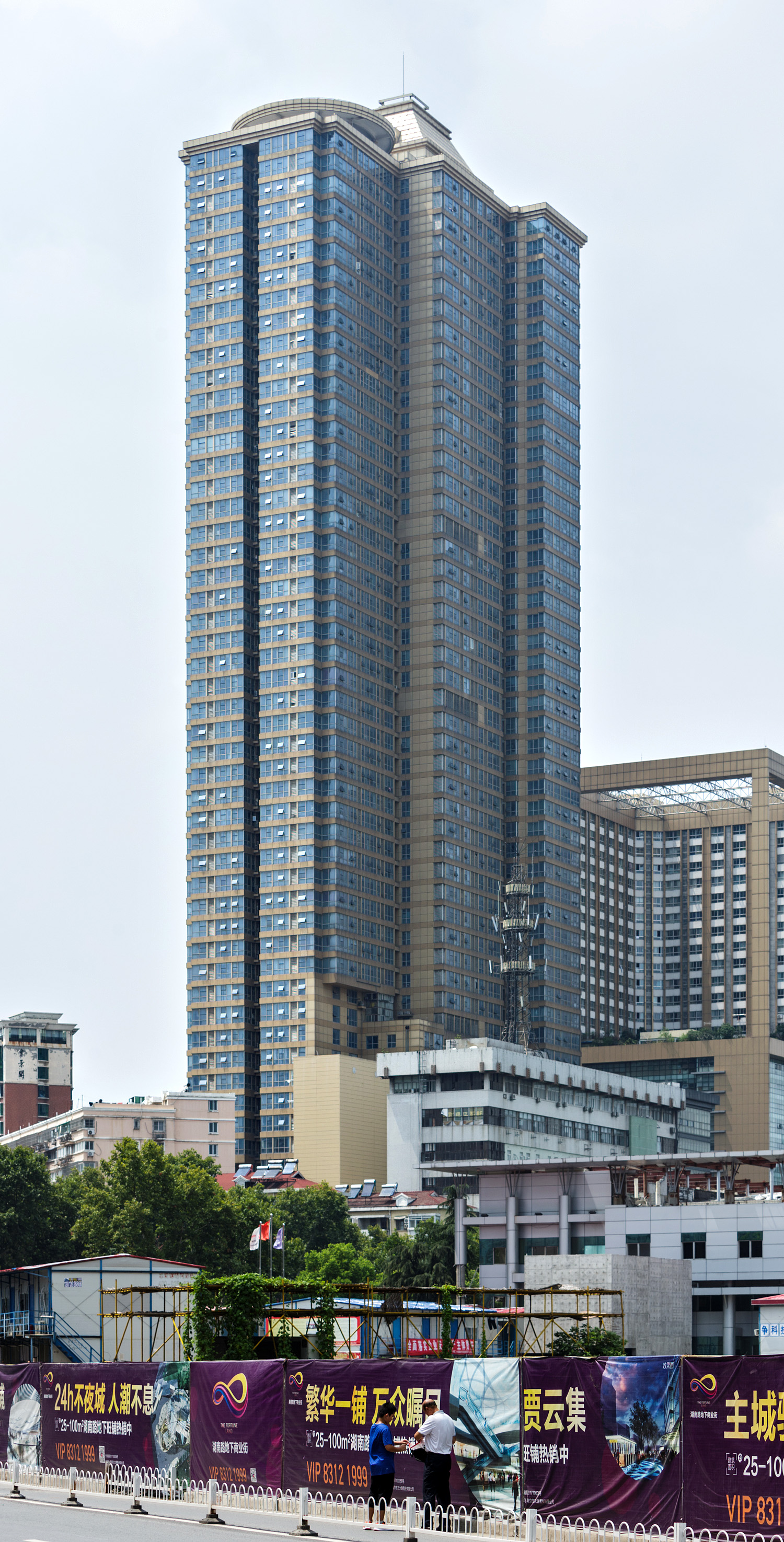 Zhongshang Wanhao International Condominium, Nanjing - View from the east. © Mathias Beinling