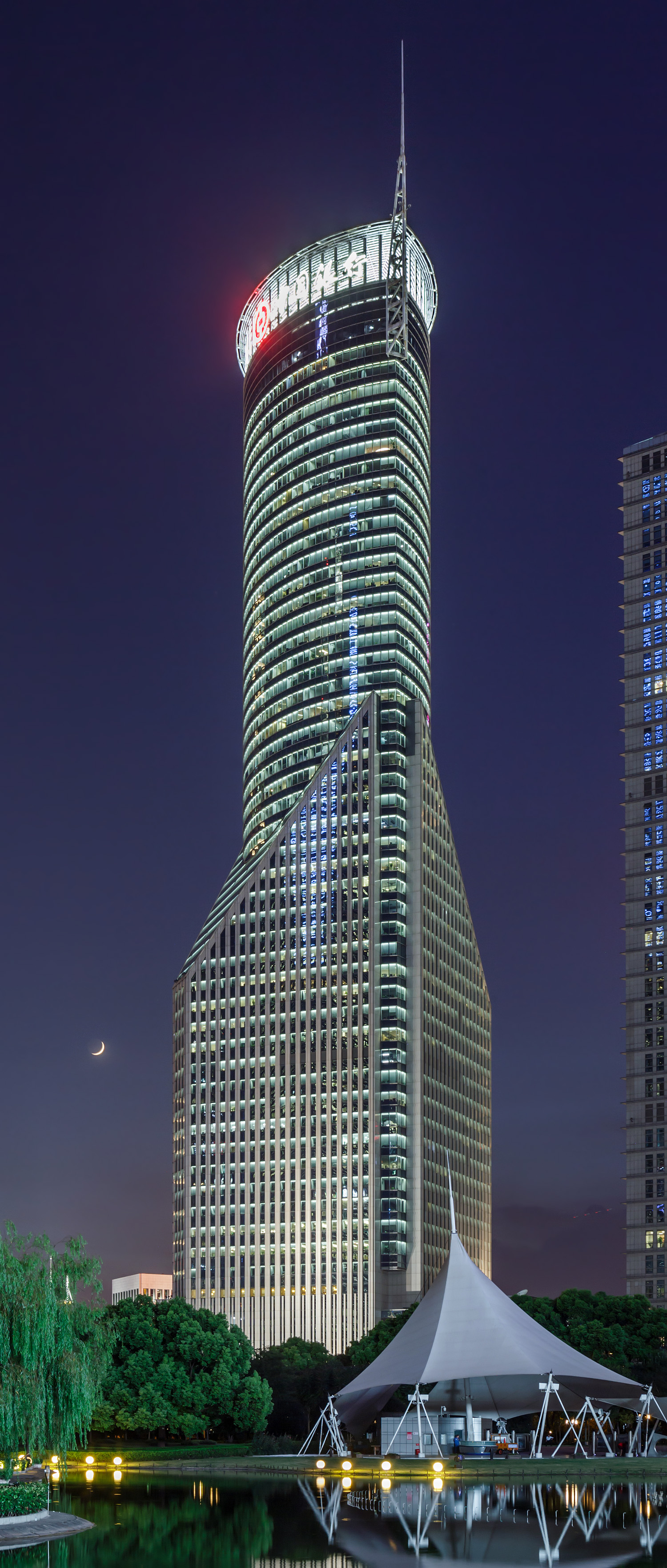 Bank of China Tower, Shanghai - View from the east. © Mathias Beinling