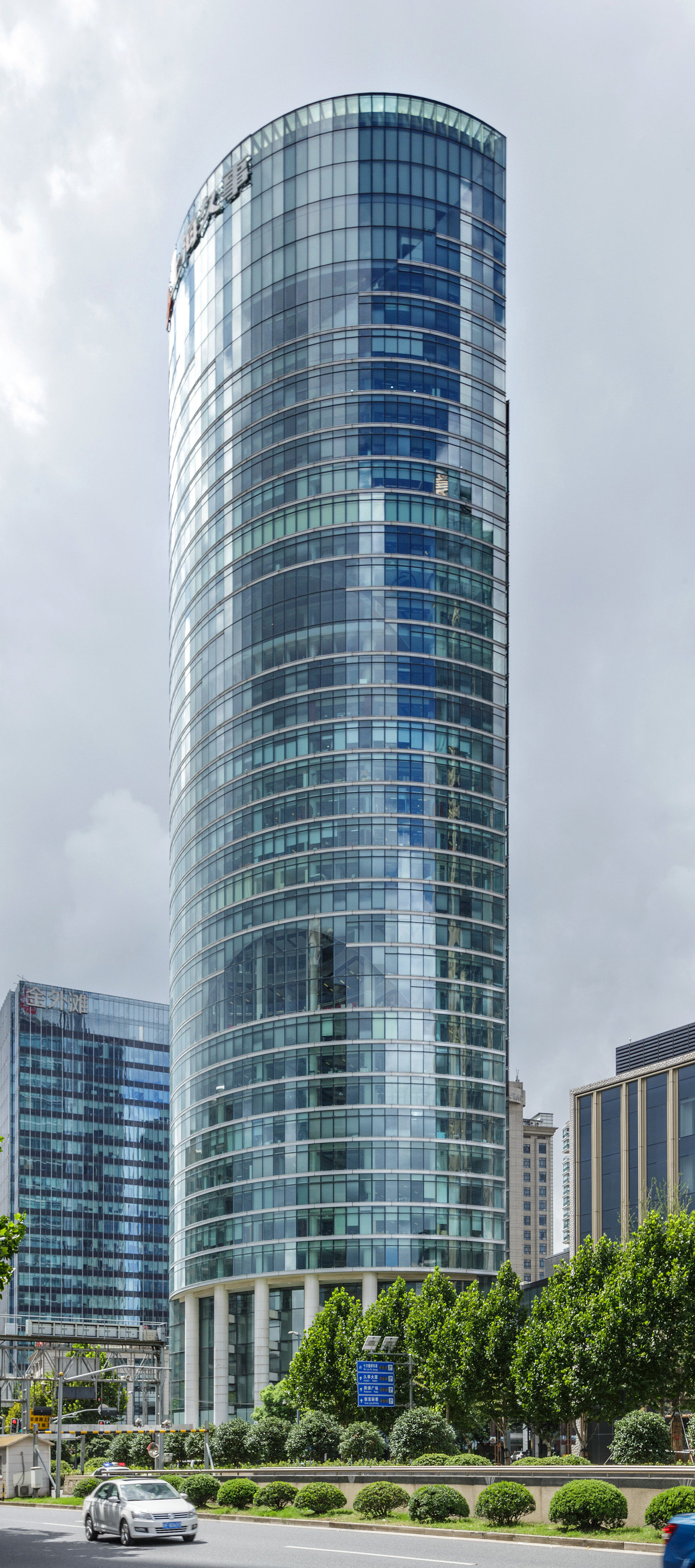 Jiushi Corporation Headquarters, Shanghai - View from the north. © Mathias Beinling