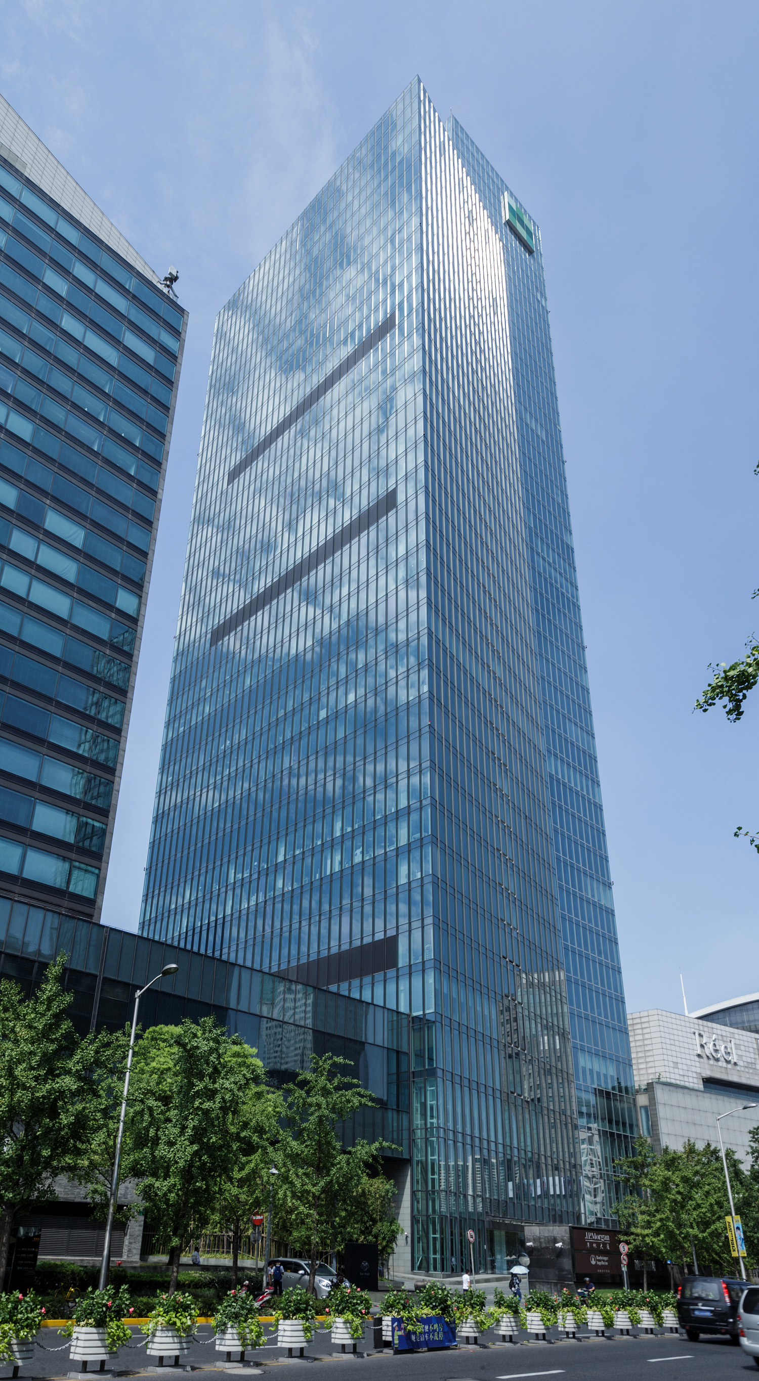 Park Place, Shanghai - View from the southeast. © Mathias Beinling
