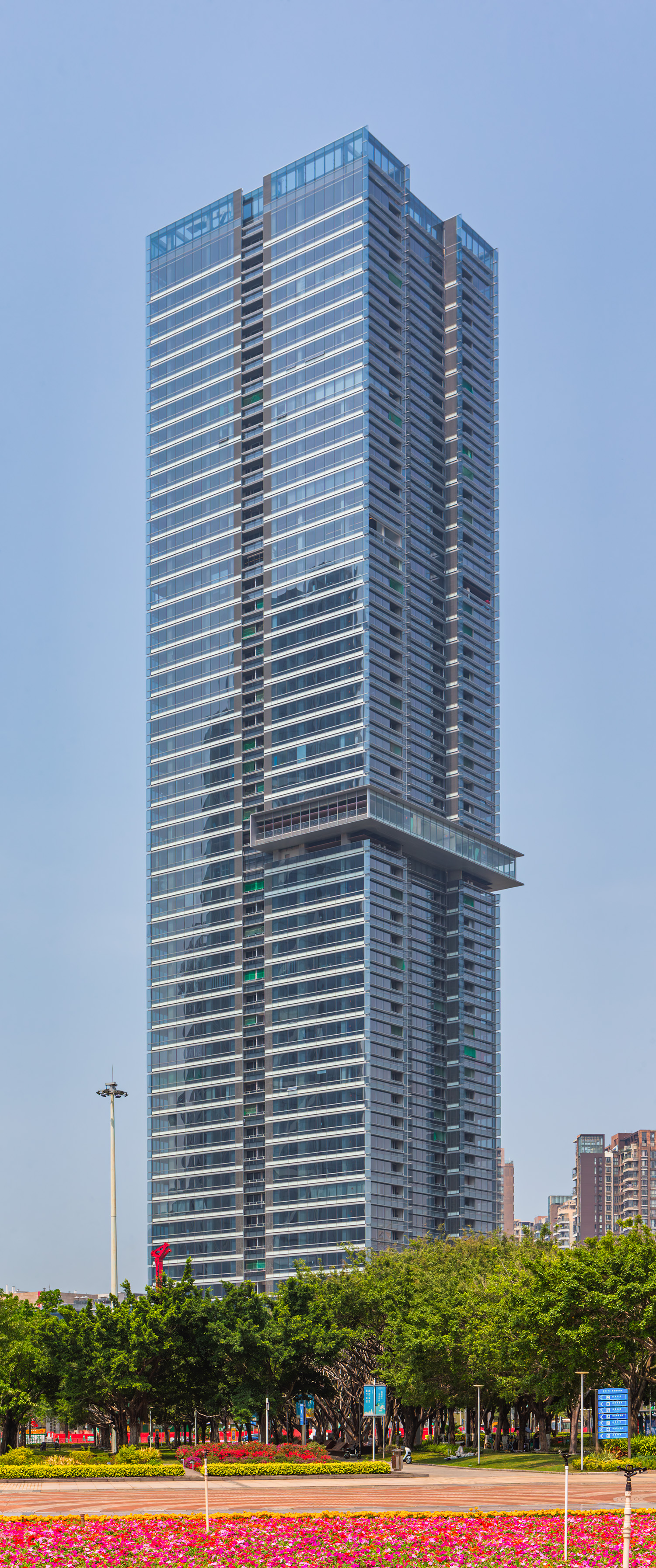 Baochen Tower, Shenzhen - View from the east. © Mathias Beinling