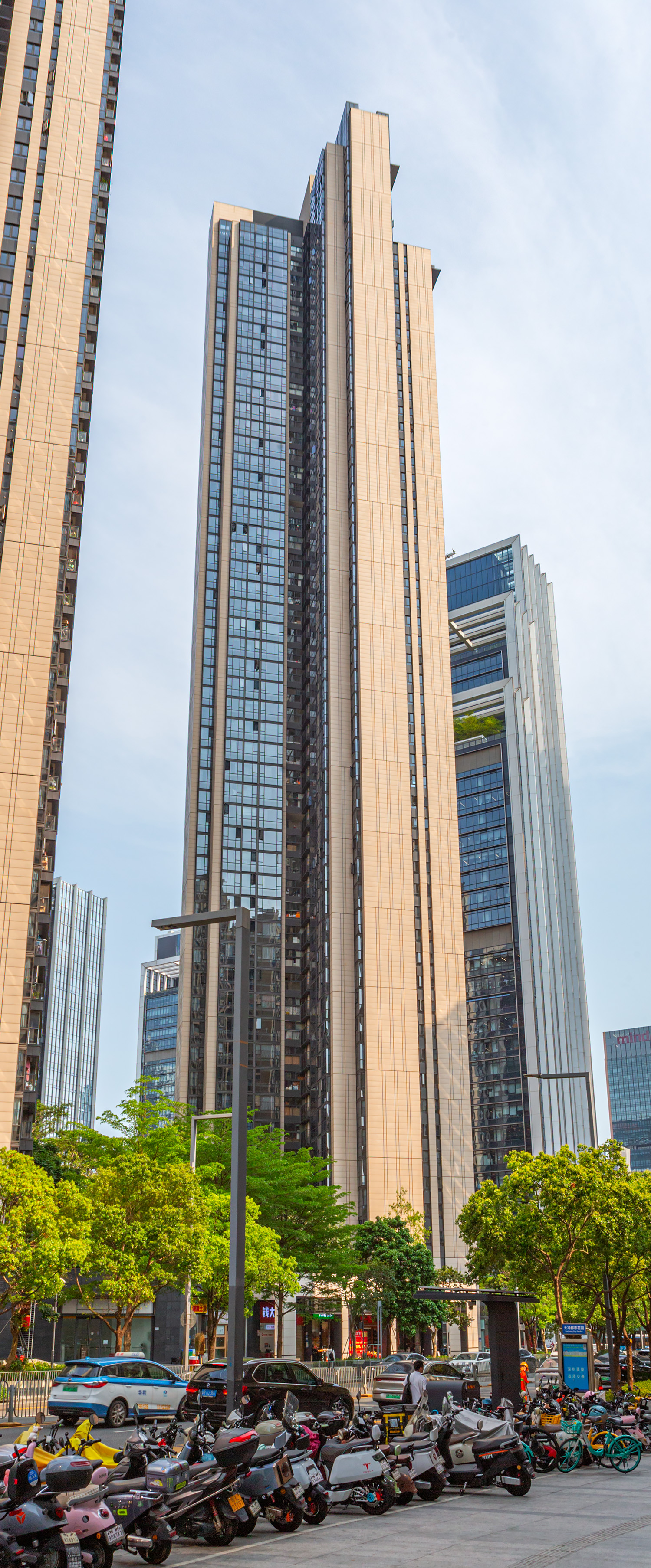 China Resources City Renfu Phase II Tower D, Shenzhen - View from the north. © Mathias Beinling