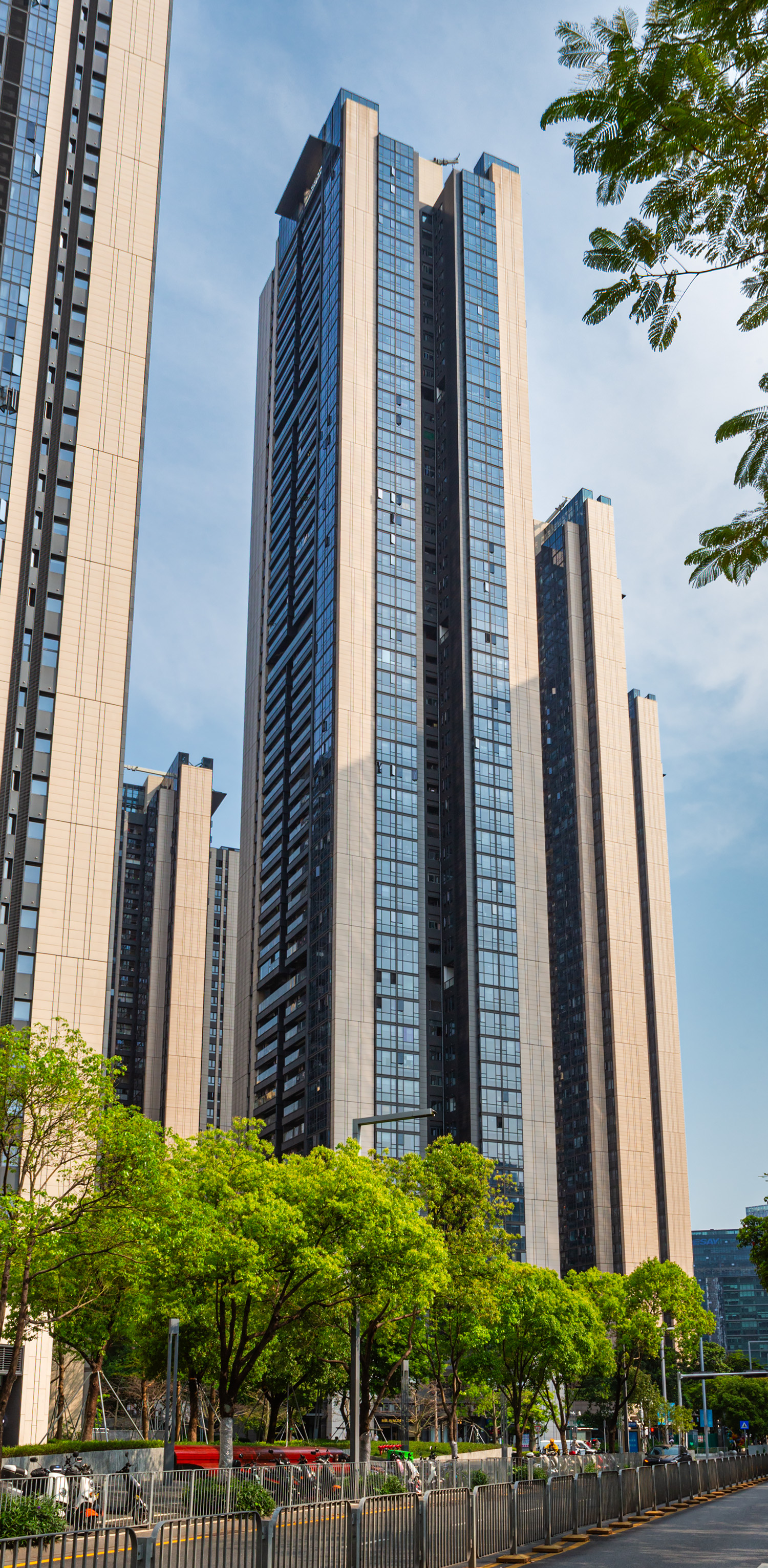 China Resources City Renfu Phase II Tower F, Shenzhen - View from the north. © Mathias Beinling