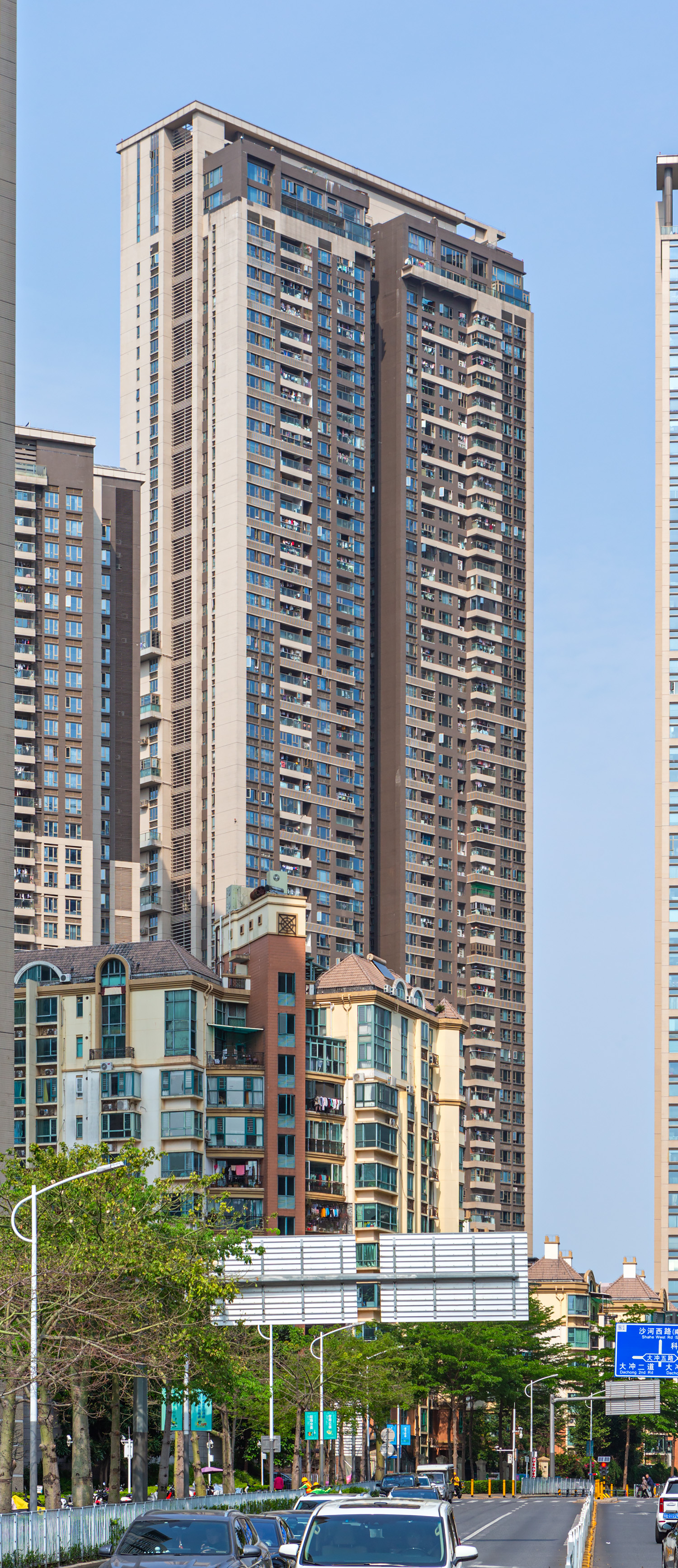 China Resources City Runfu Phase I Tower 2, Shenzhen - View from the west. © Mathias Beinling