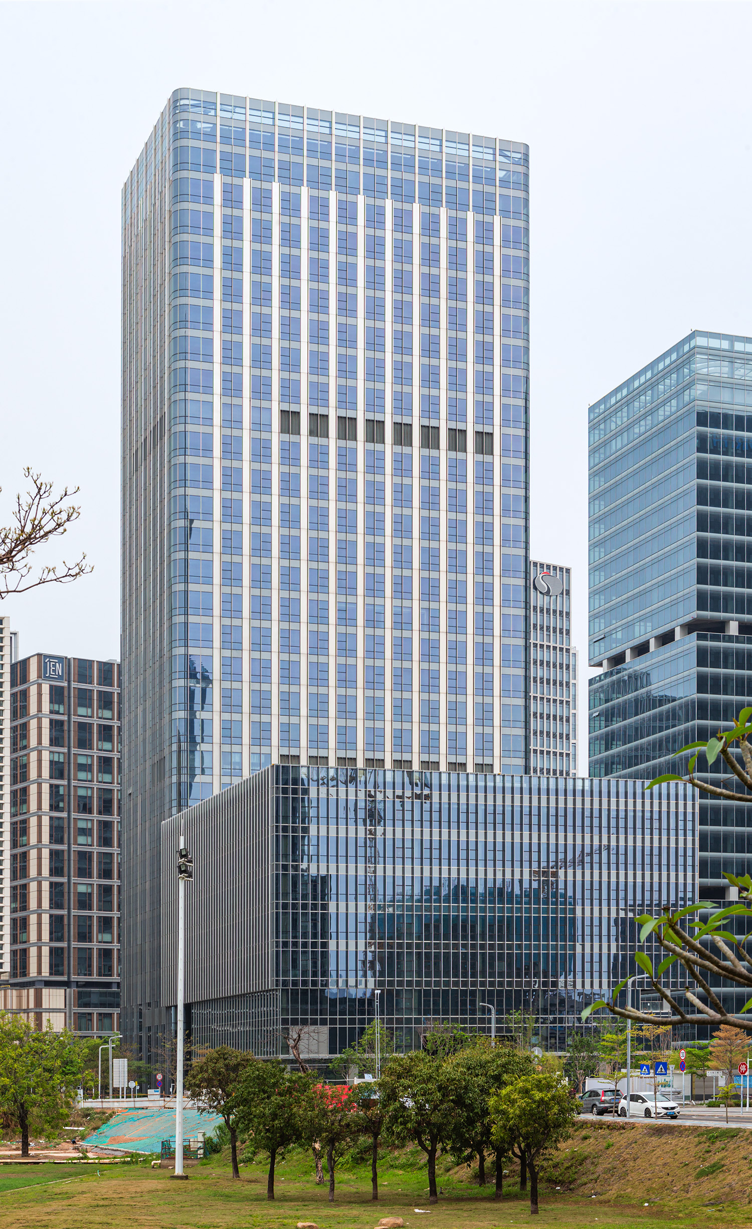 Hengchang Technology Building West Tower, Shenzhen - View from the south. © Mathias Beinling