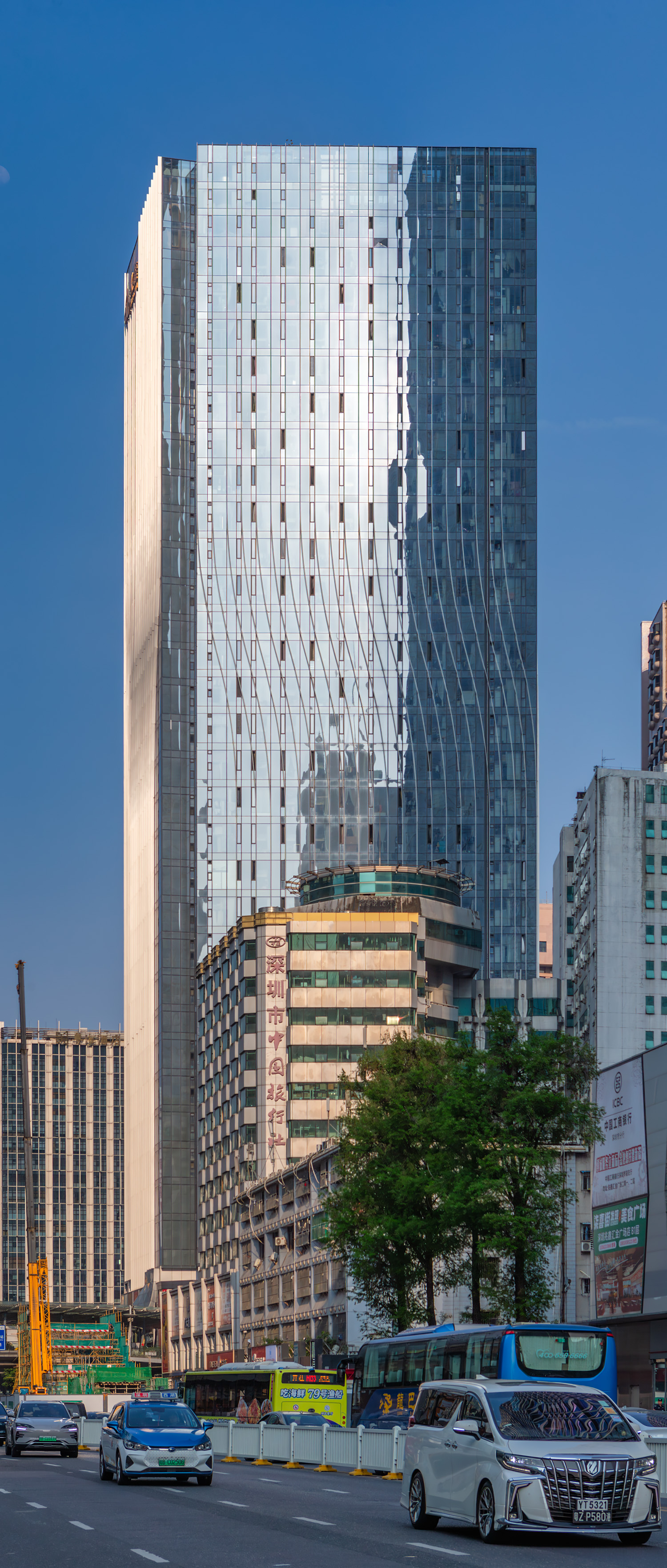 Huijin Tianlang Building, Shenzhen - View from the west. © Mathias Beinling