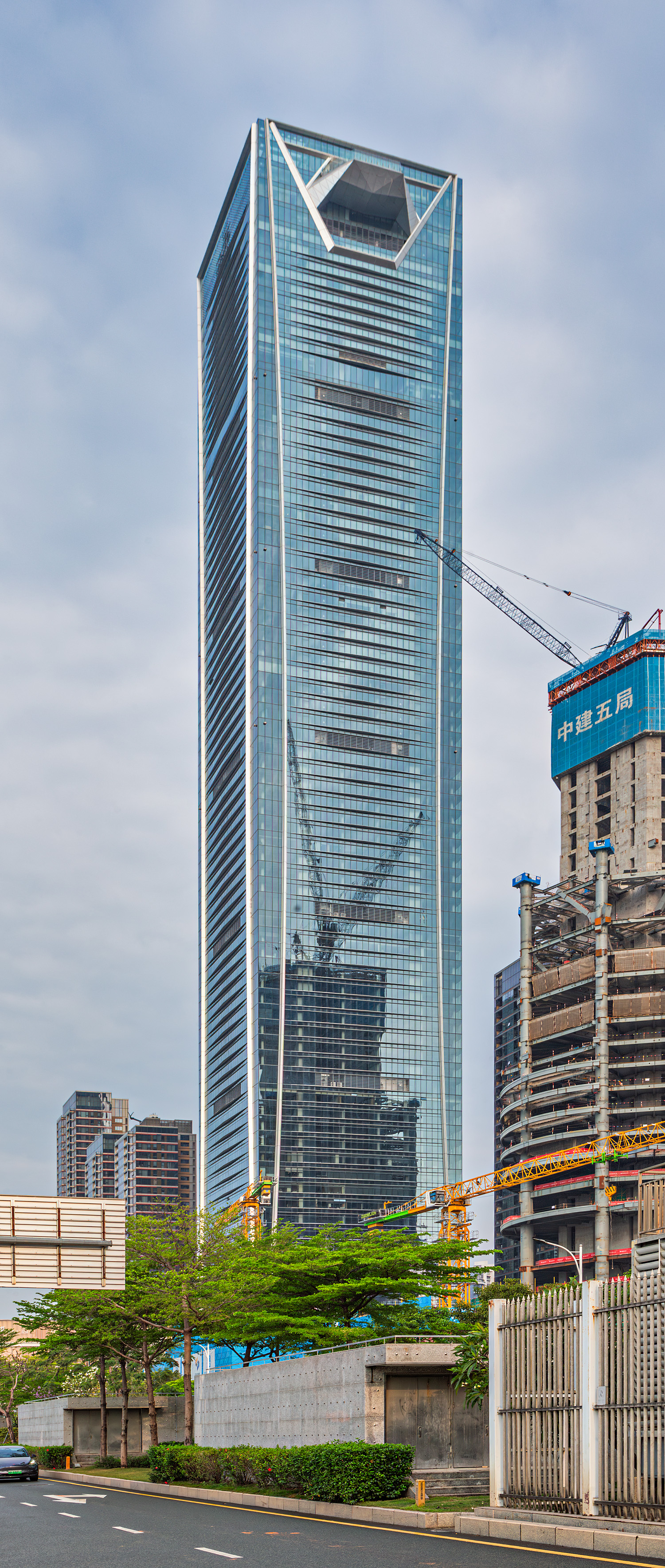Huiyun Center, Shenzhen - View from the east. © Mathias Beinling