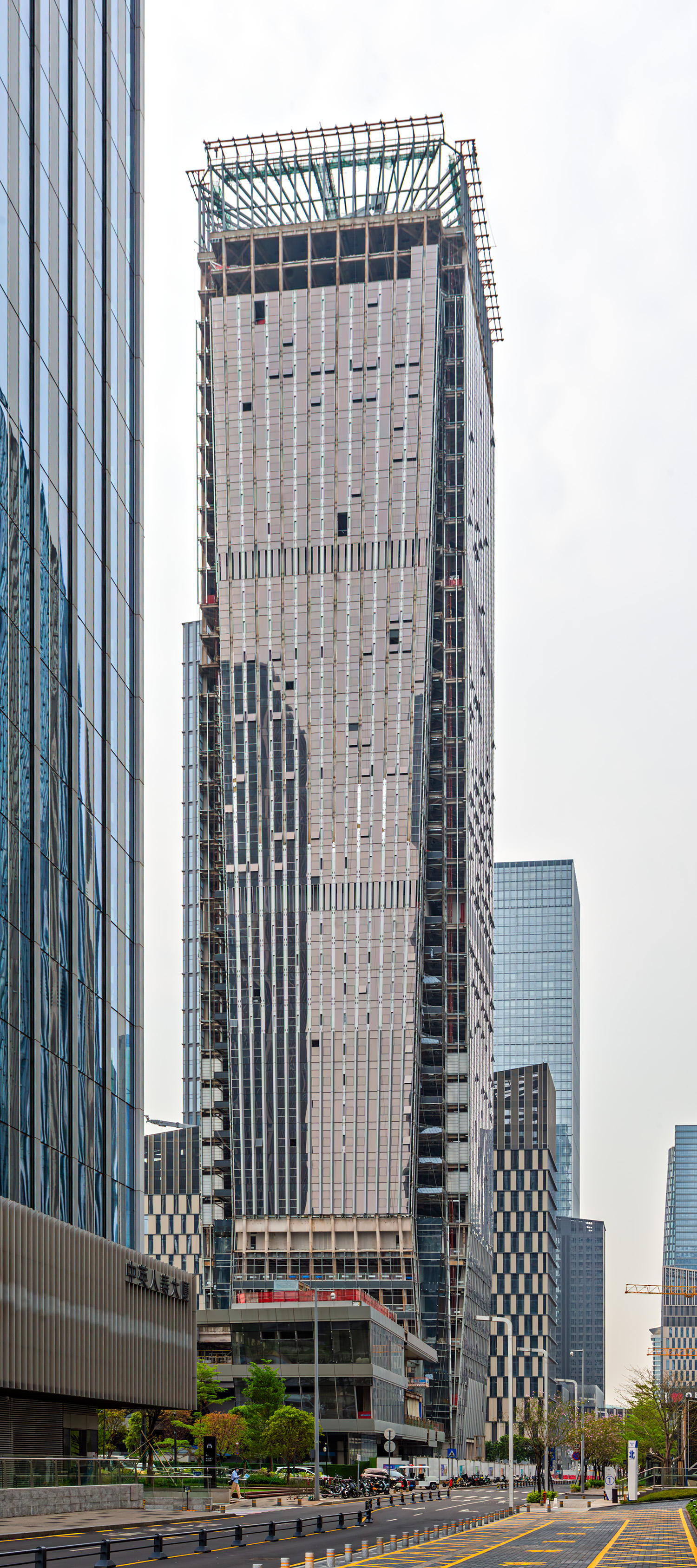Qianhai Xinhua Insurance Building, Shenzhen - View from the north. © Mathias Beinling