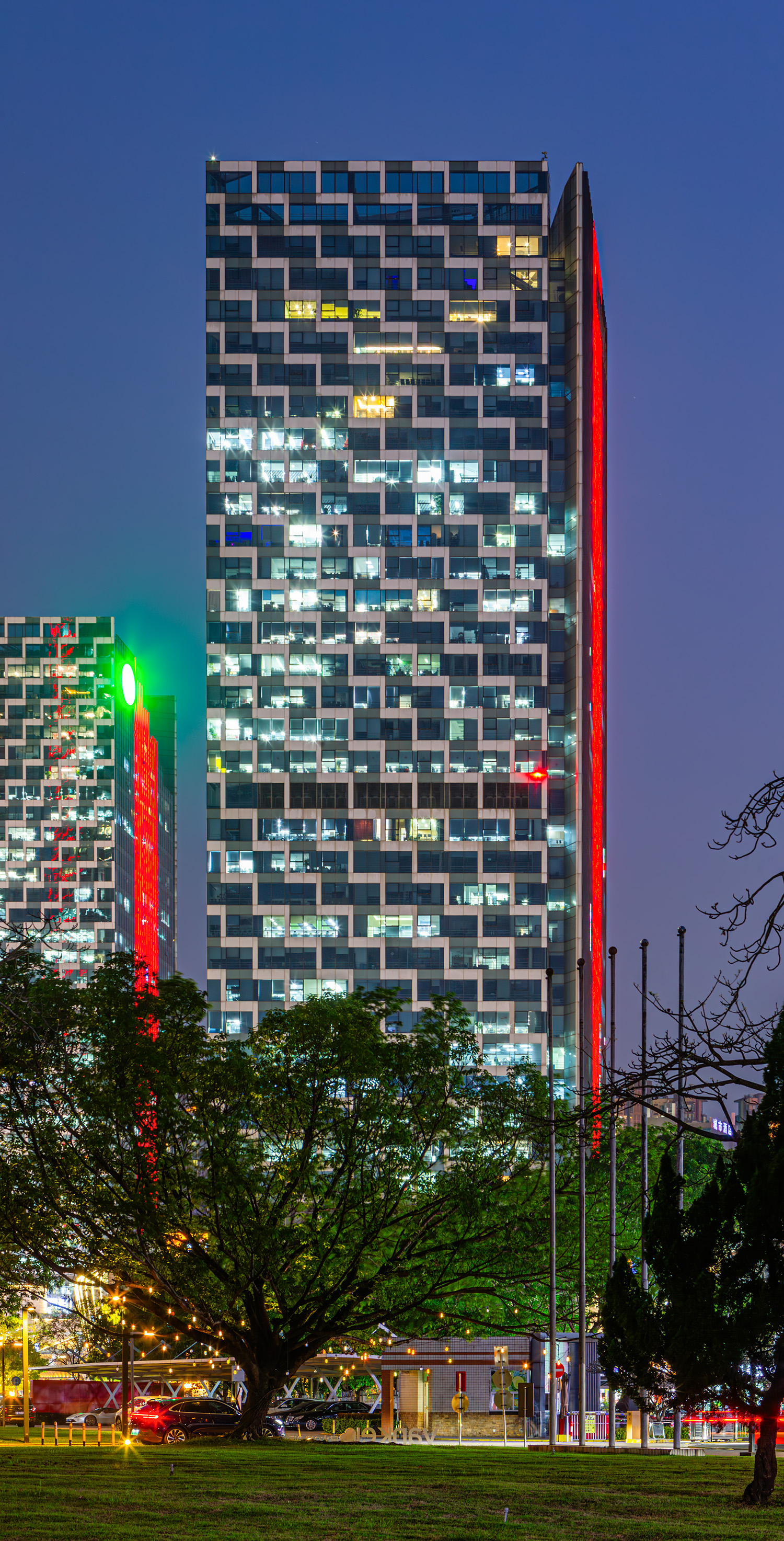 Shenzhen Xinhe World Office Tower A - View from the northeast