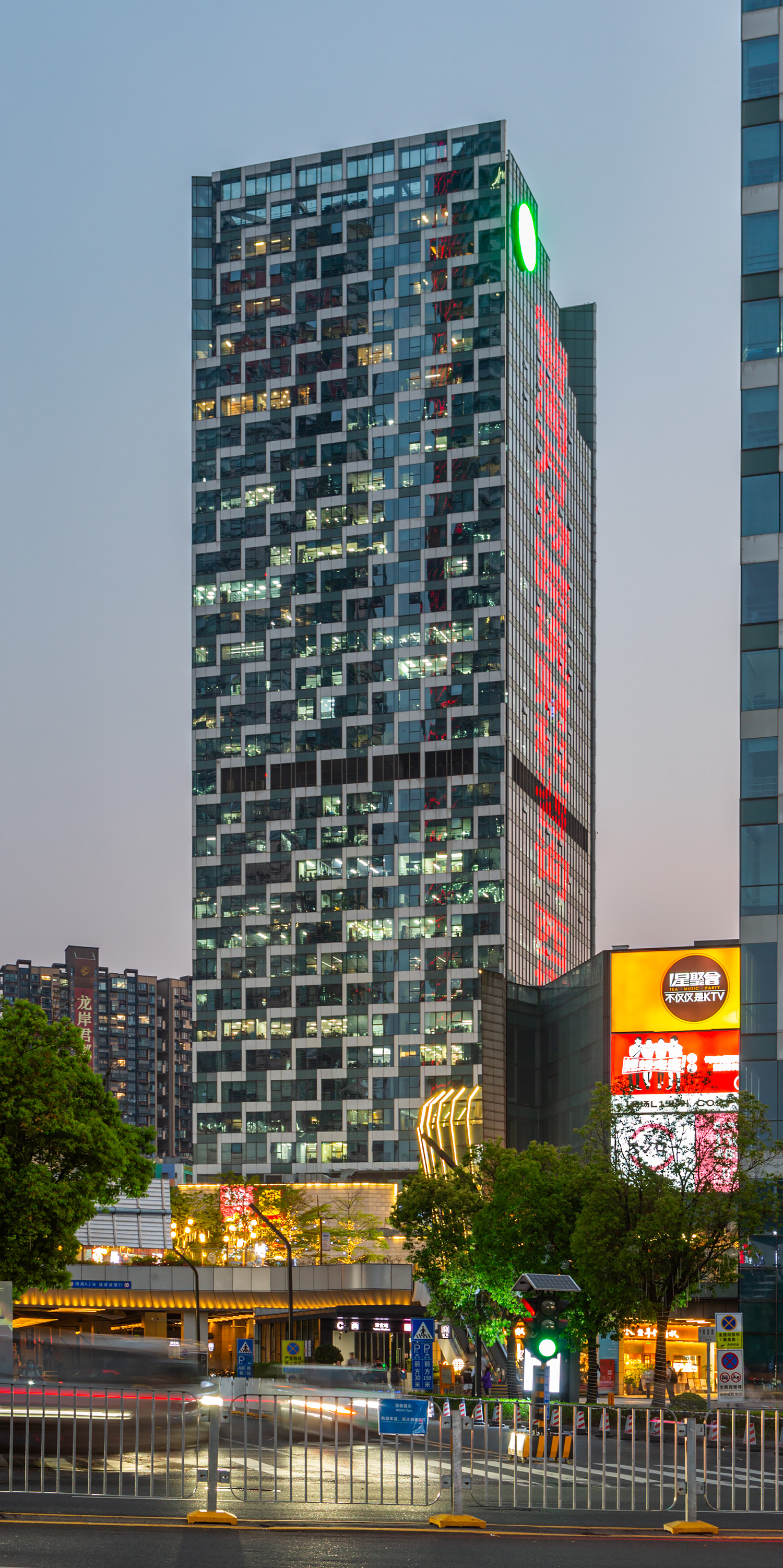 Shenzhen Xinhe World Office Tower B - View from the north
