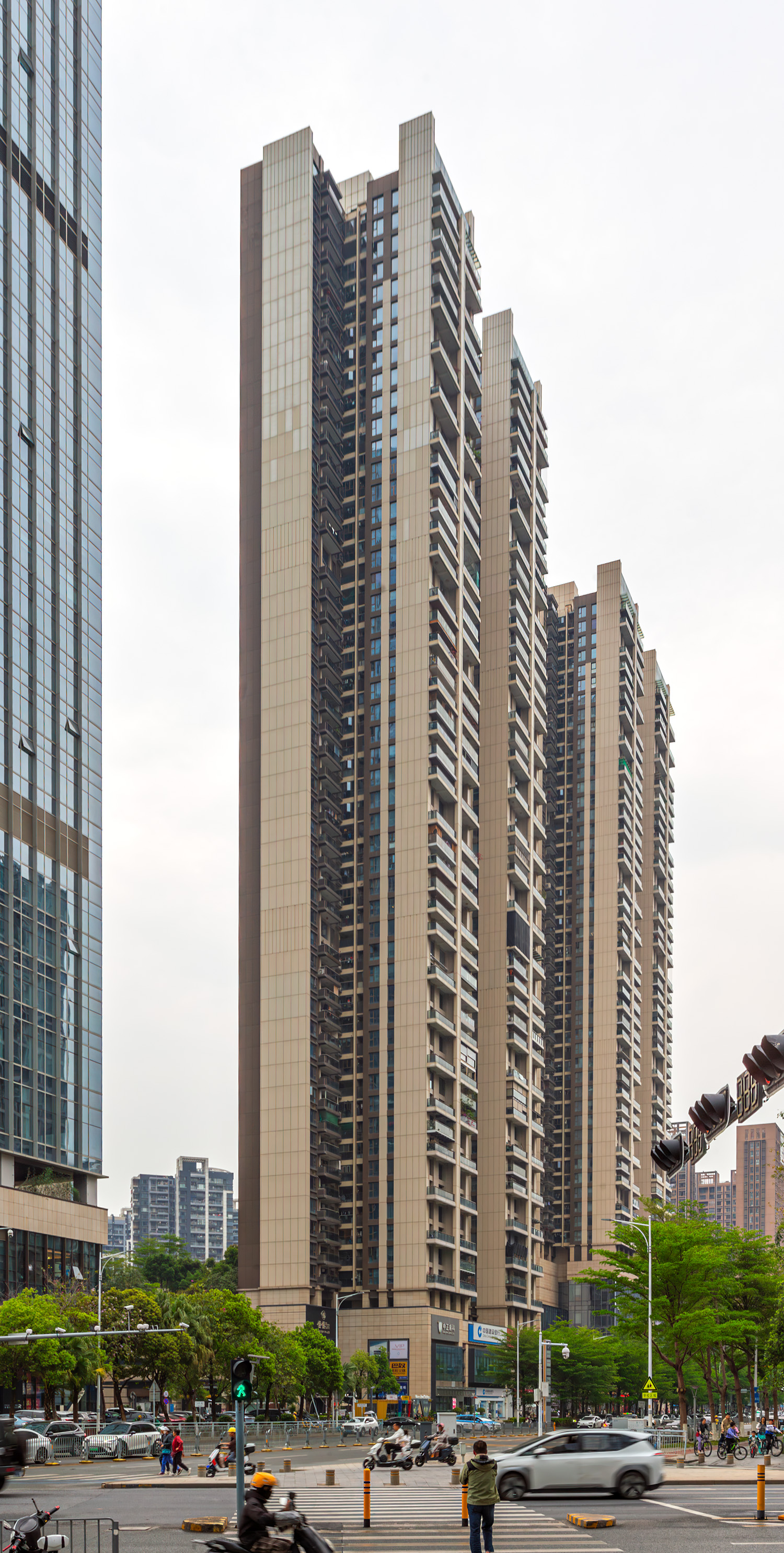 UNI-Center Tower 5, Shenzhen - In front of Tower 6. © Mathias Beinling