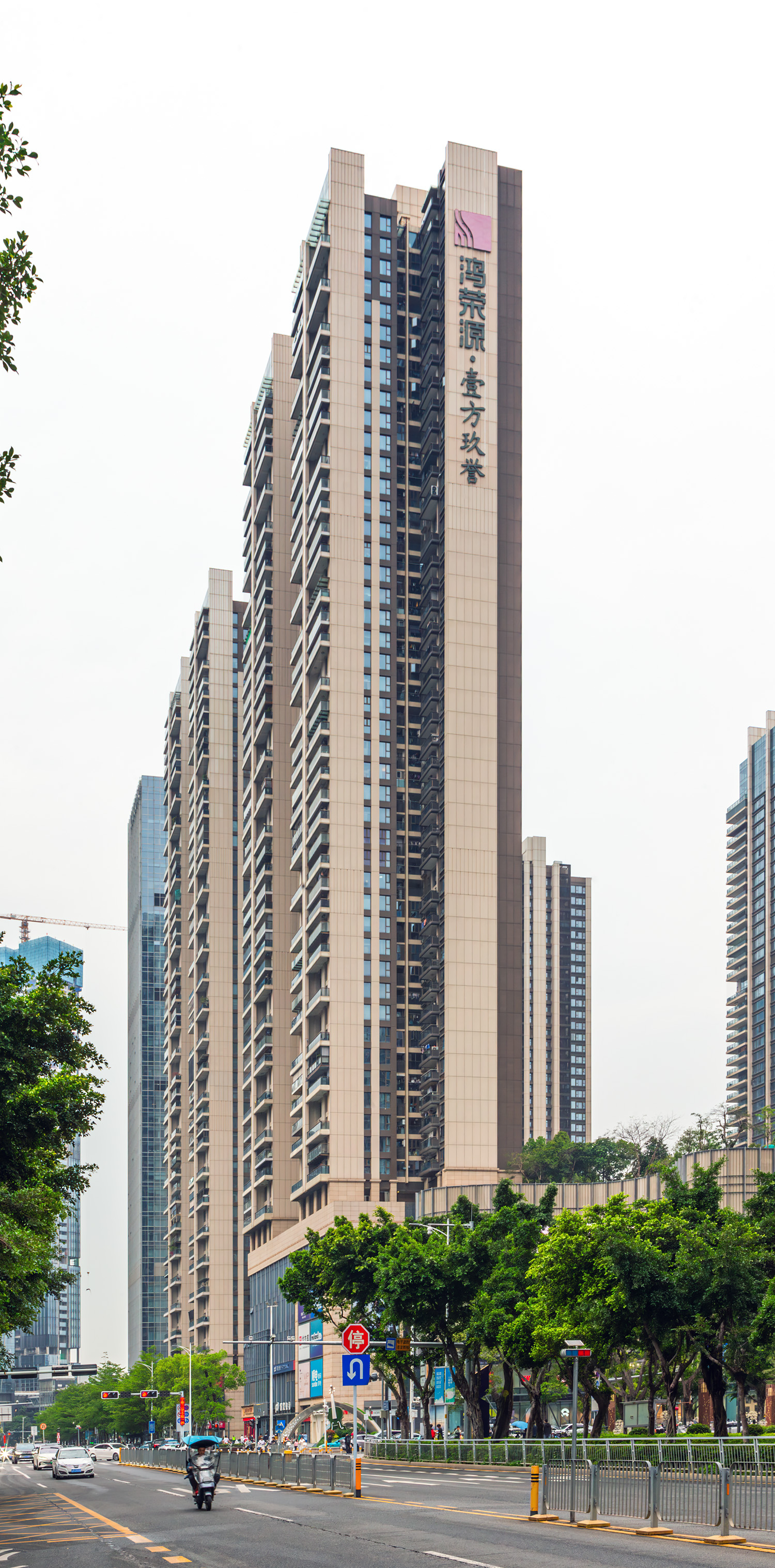 UNI-Center Tower 6 - In front of Tower 5