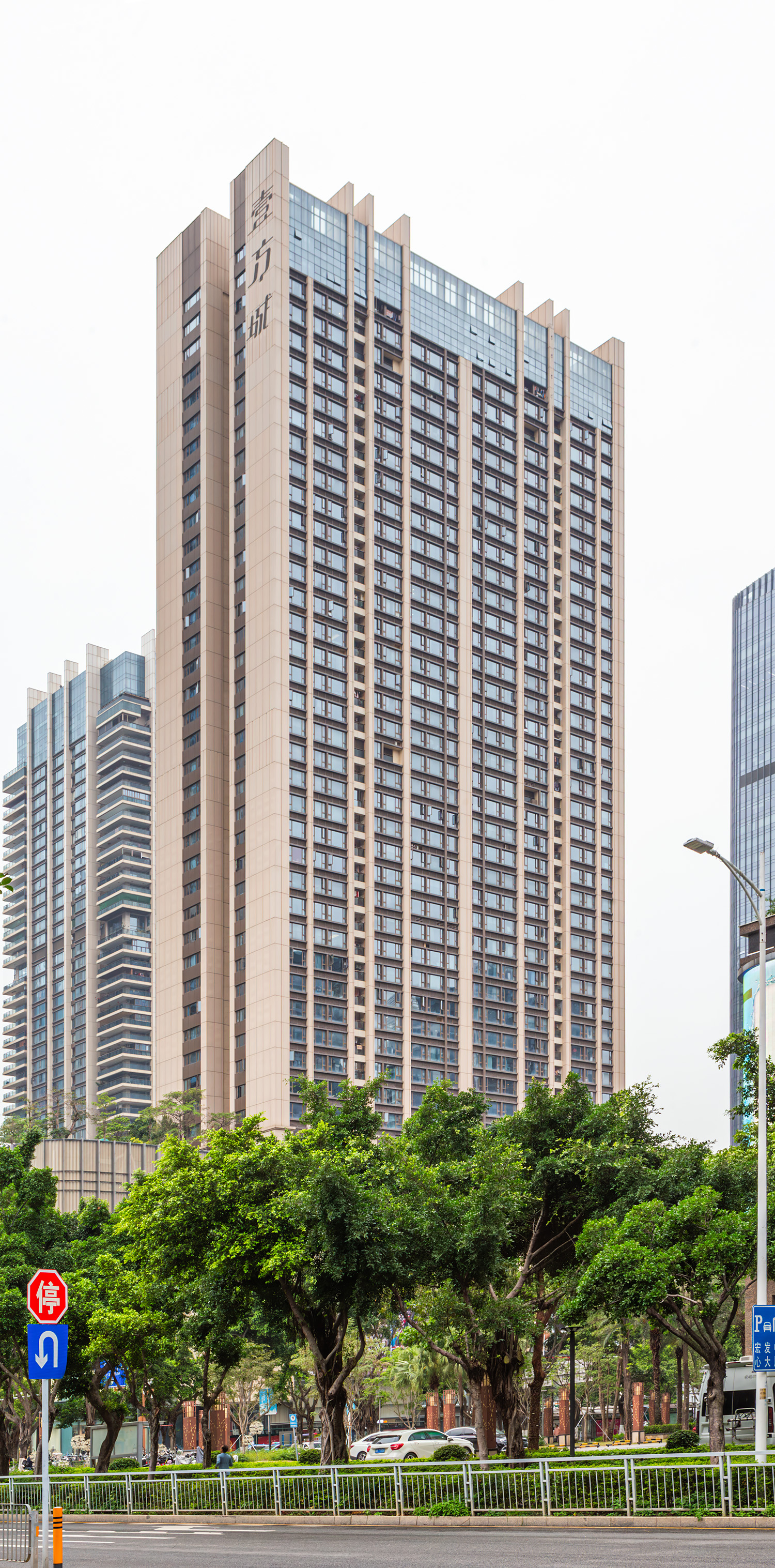 UNI-Center Tower 7 - View from the east