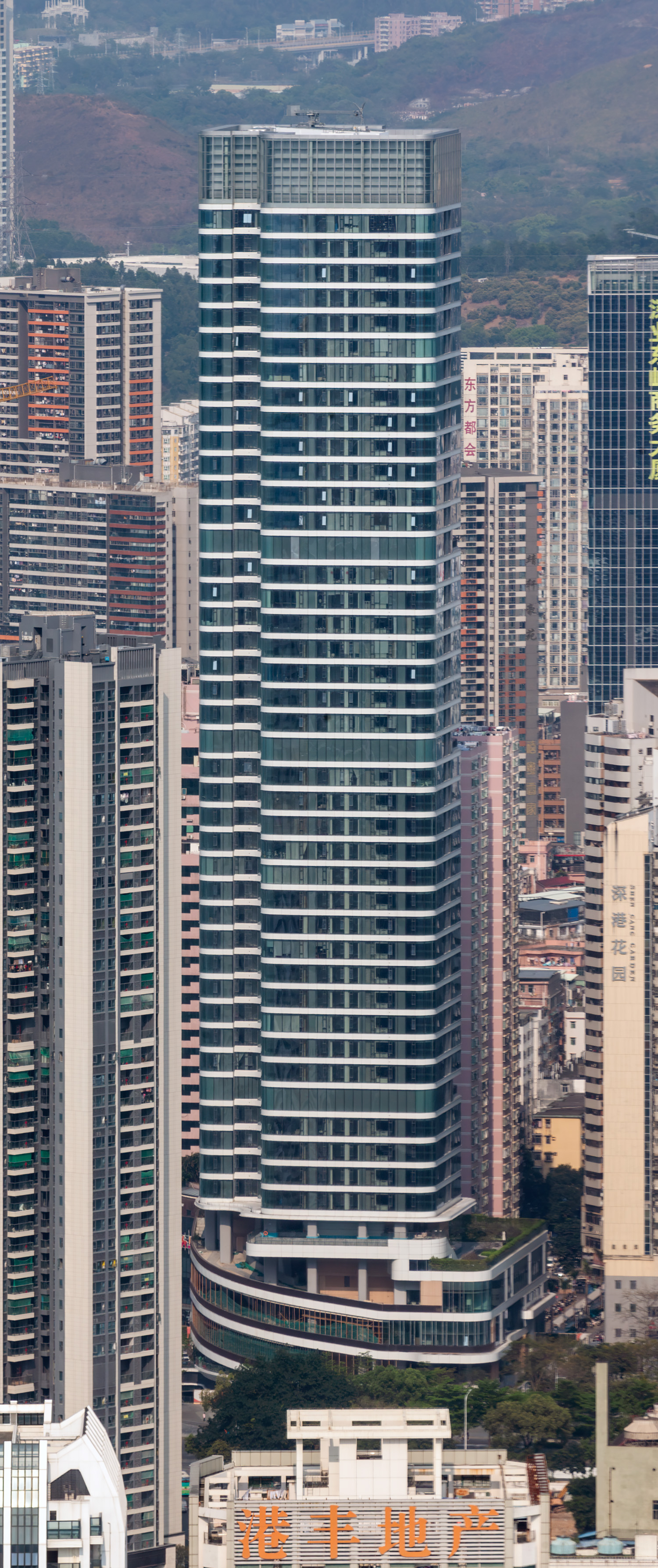 Yanlord Century Building, Shenzhen - View from Shun Hing Square. © Mathias Beinling