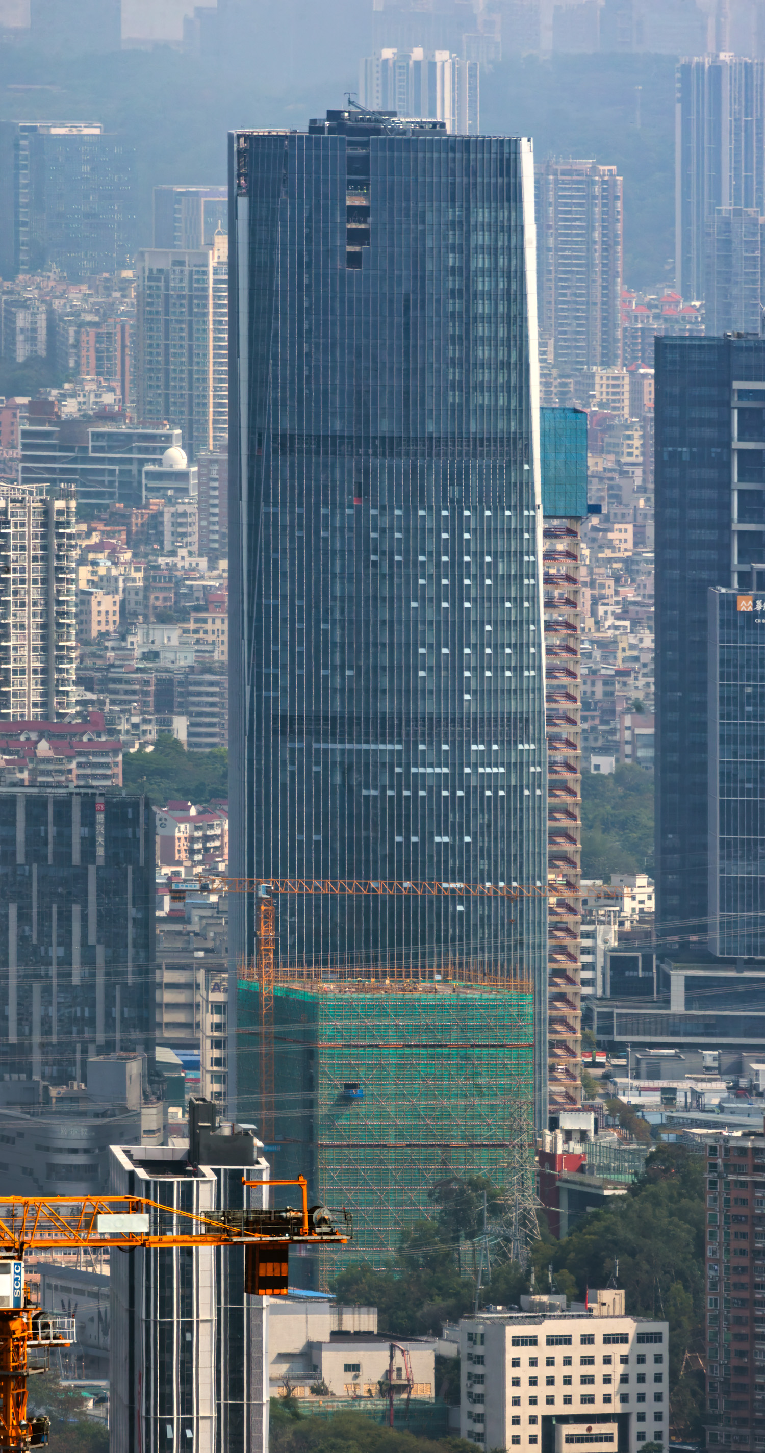 Zhongjing Lingan Tower, Shenzhen - Under construction seen from Shun Hing Square. © Mathias Beinling