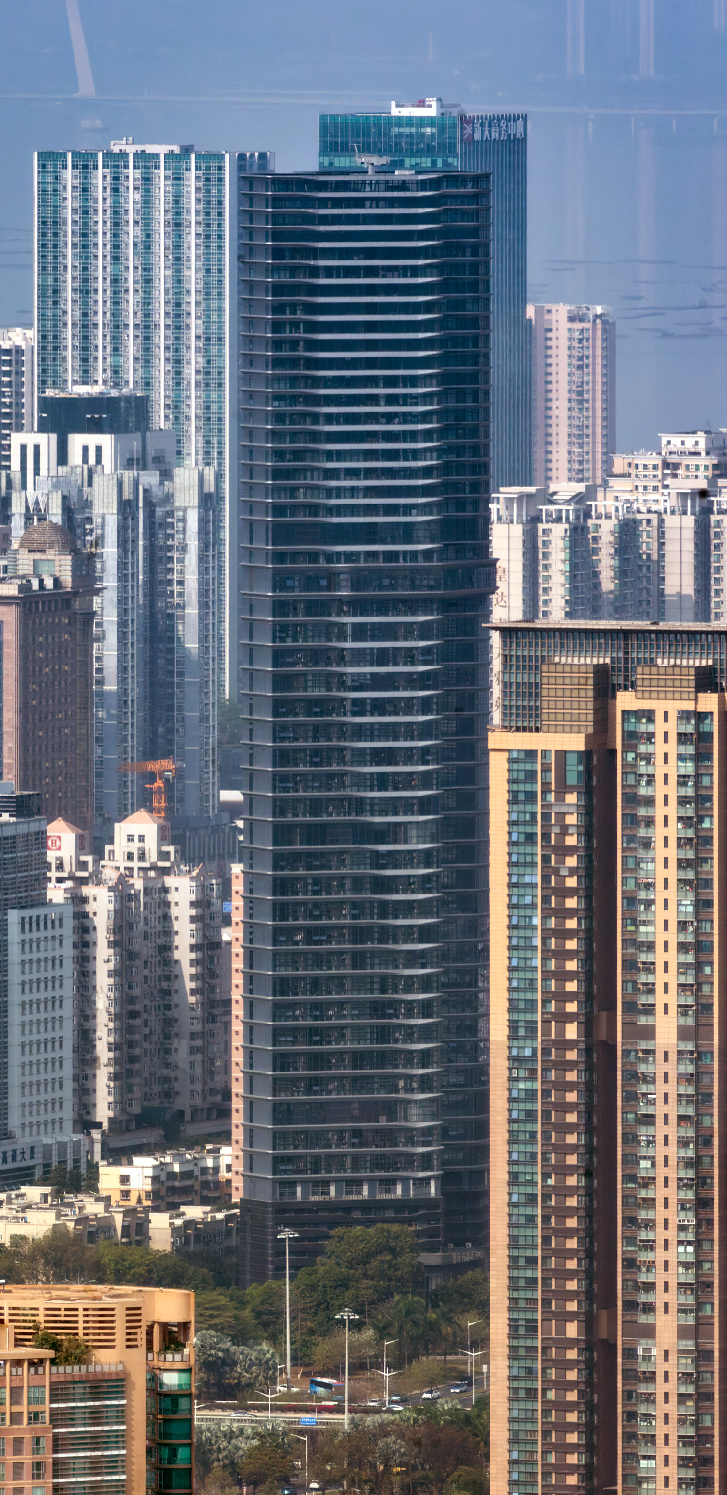 Ziyuanyuan Tower, Shenzhen - View from Shun Hing Square. © Mathias Beinling