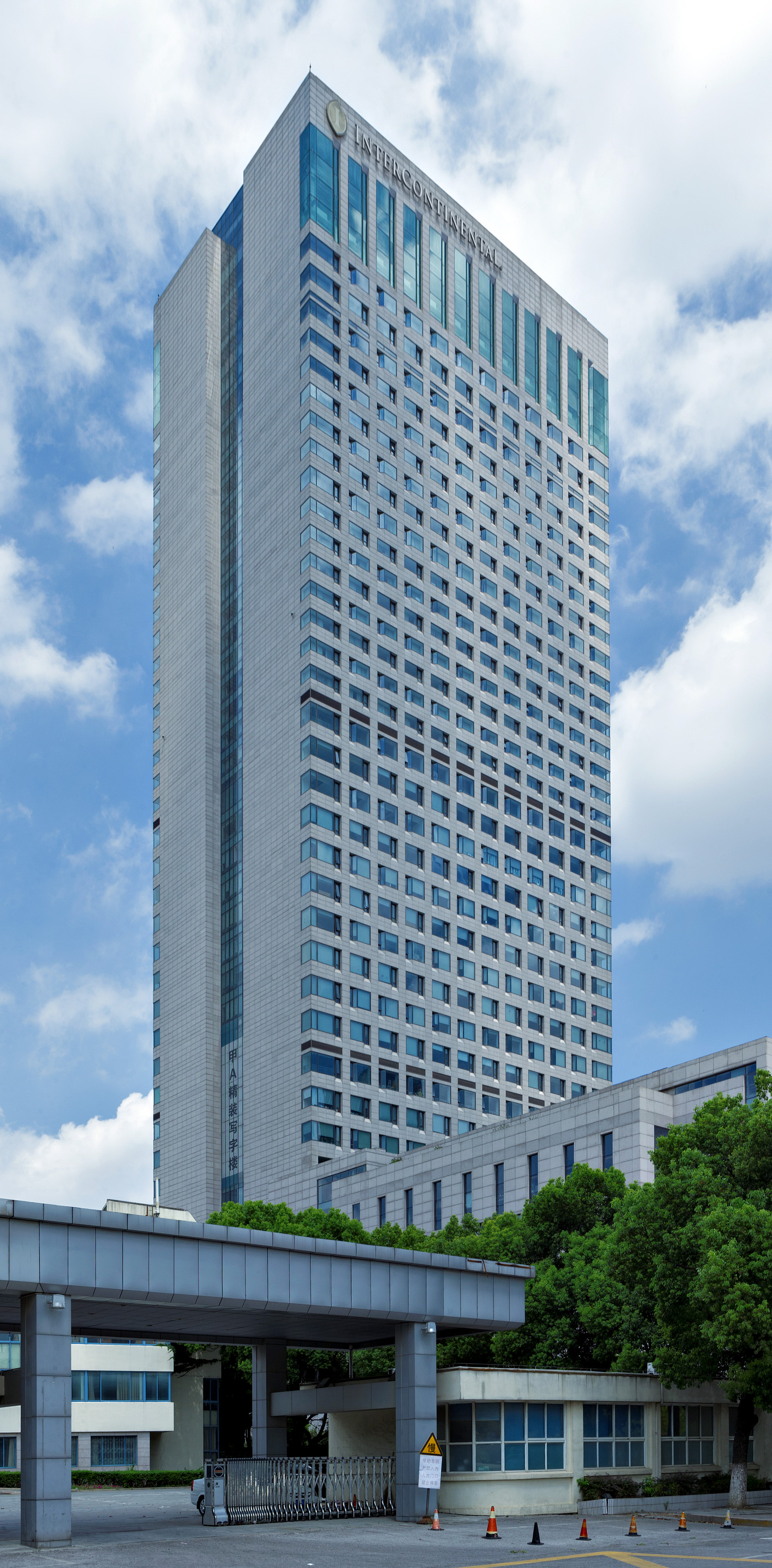 Intercontinental Hotel Wuxi, Wuxi - View from the south. © Mathias Beinling
