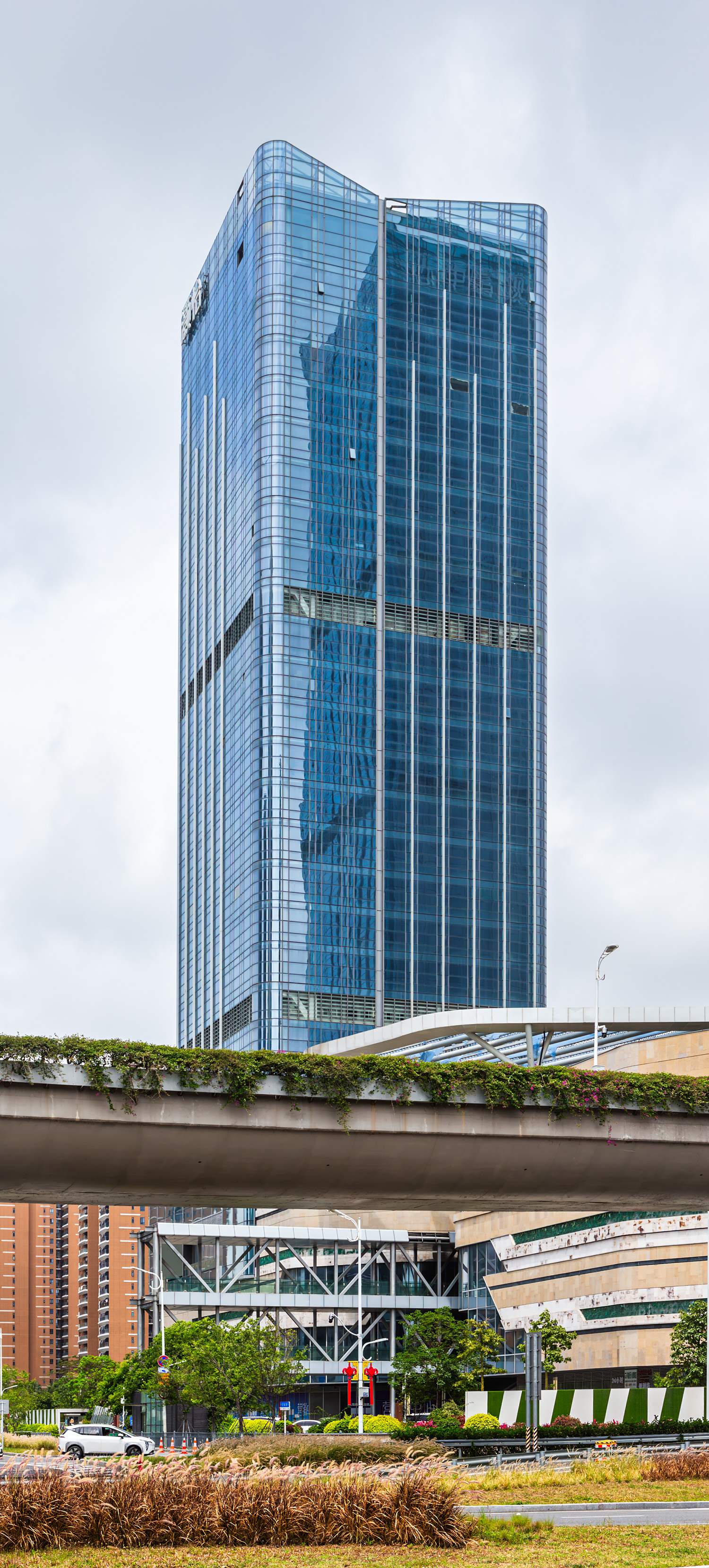 Haoyi Centre West Tower, Zhuhai - View from the east. © Mathias Beinling