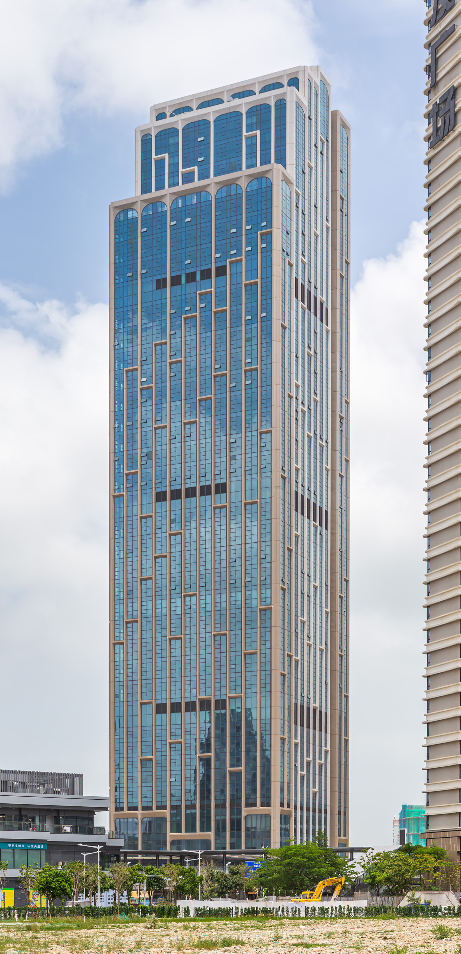 Huafa Plaza Tower 2, Zhuhai - View from the south. © Mathias Beinling
