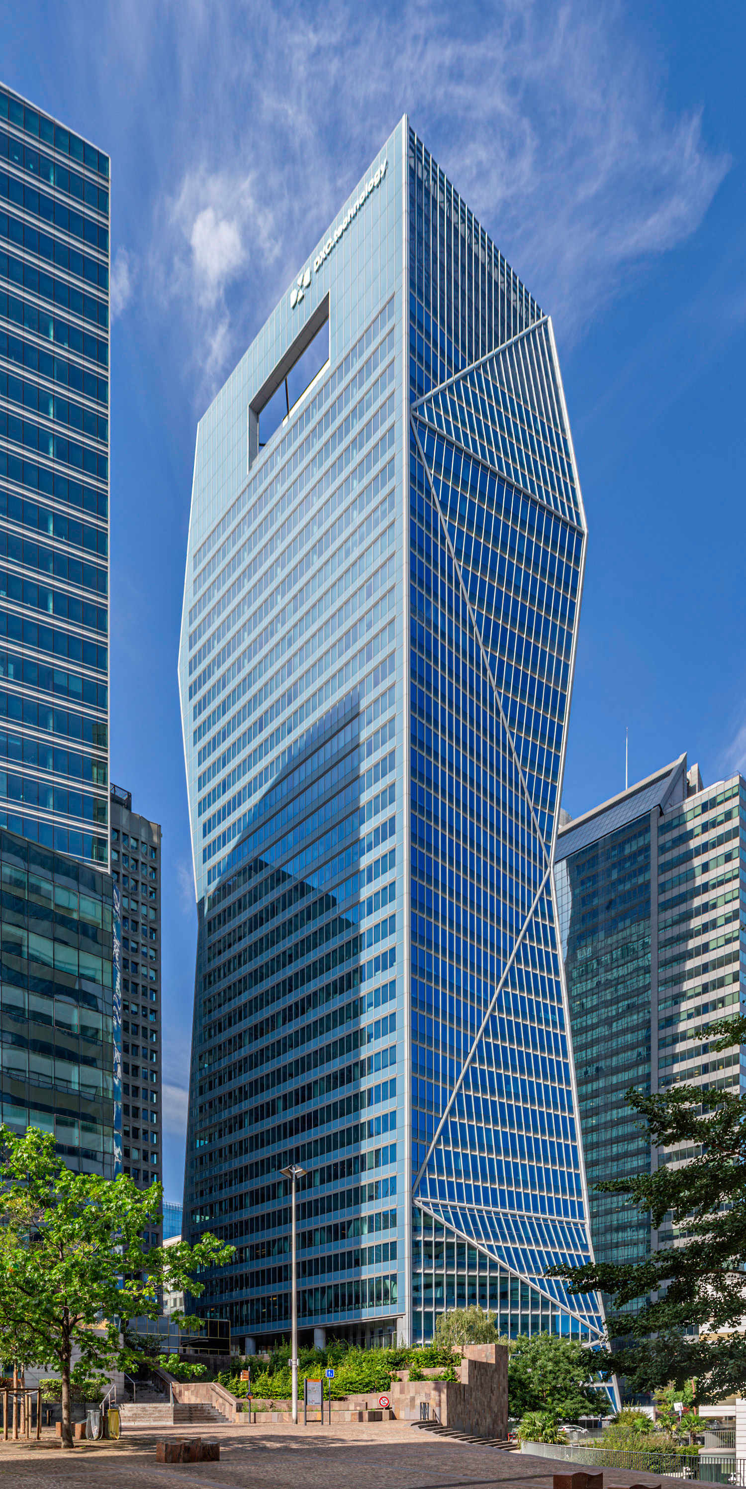 Tour Carpe Diem, Courbevoie - View from the east. © Mathias Beinling