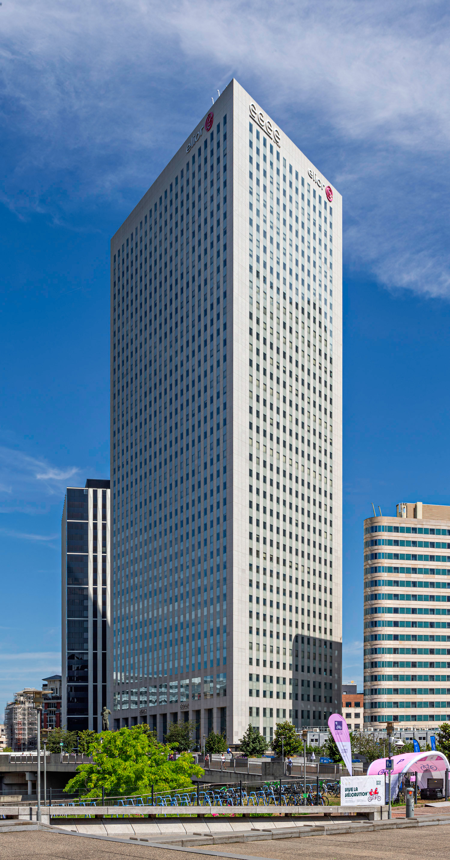 Tour Egee, Courbevoie - View from the south. © Mathias Beinling