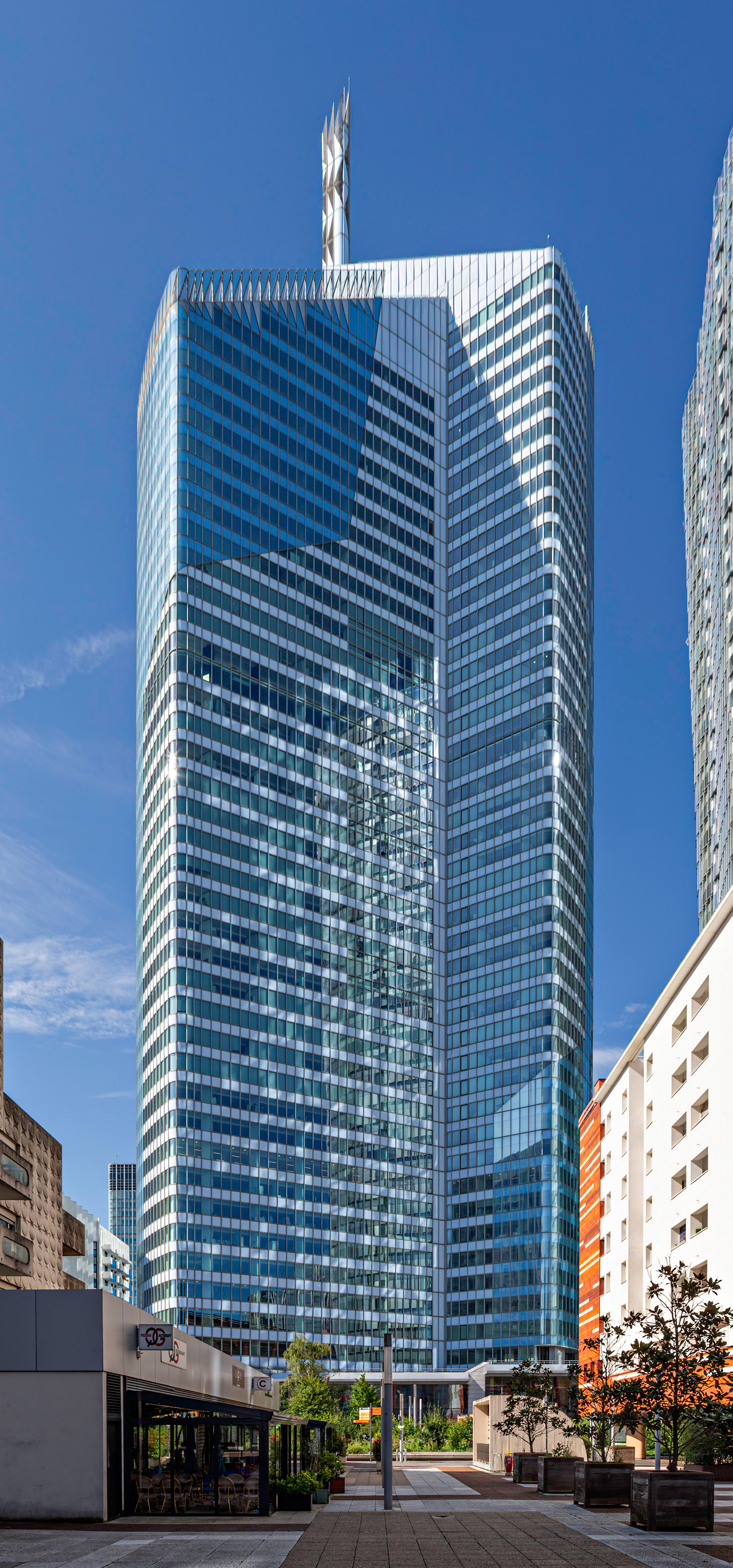 Tour First, Courbevoie - View from the north. © Mathias Beinling