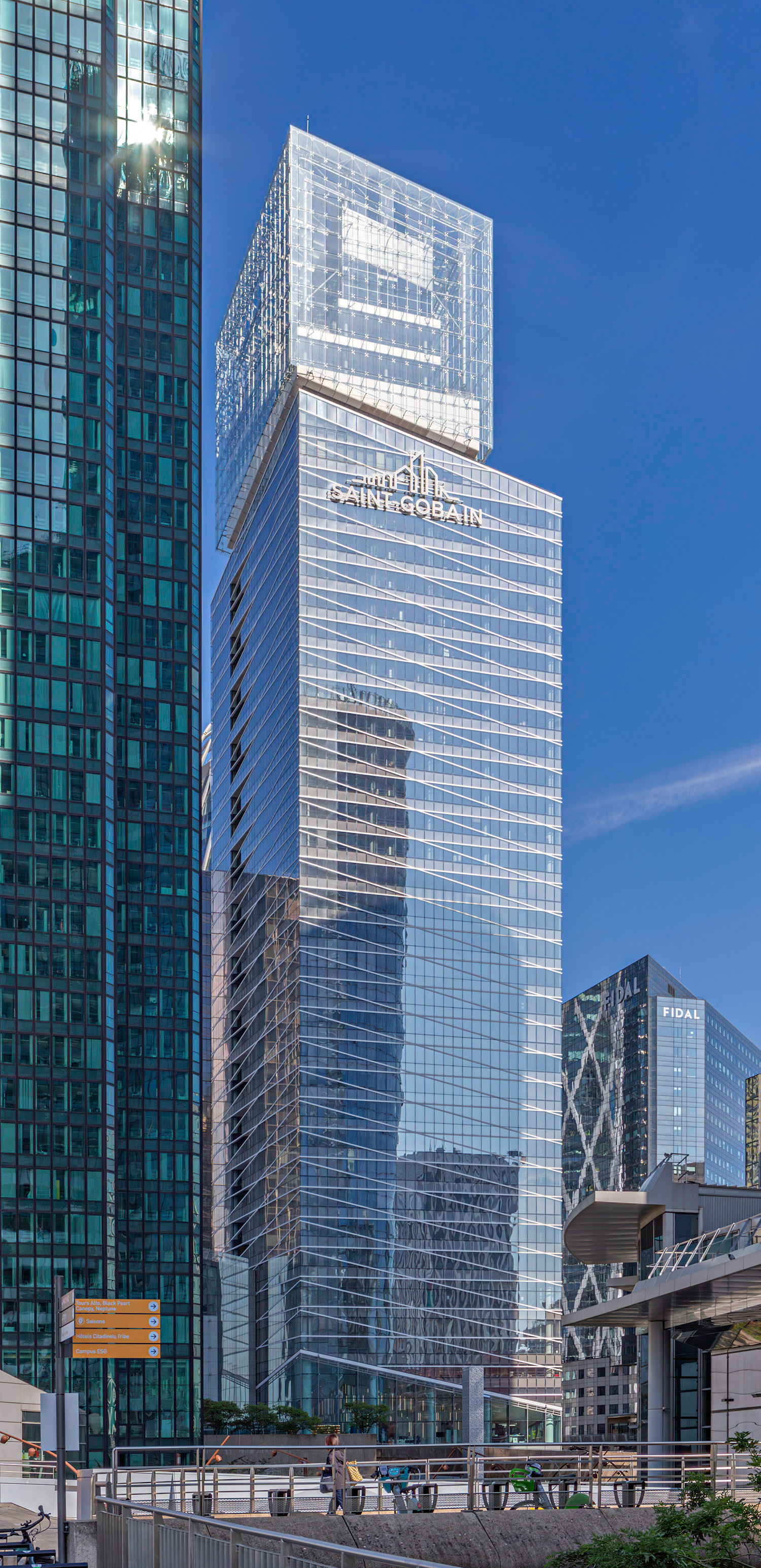 Tour Saint-Gobain, Courbevoie - View from the southeast. © Mathias Beinling