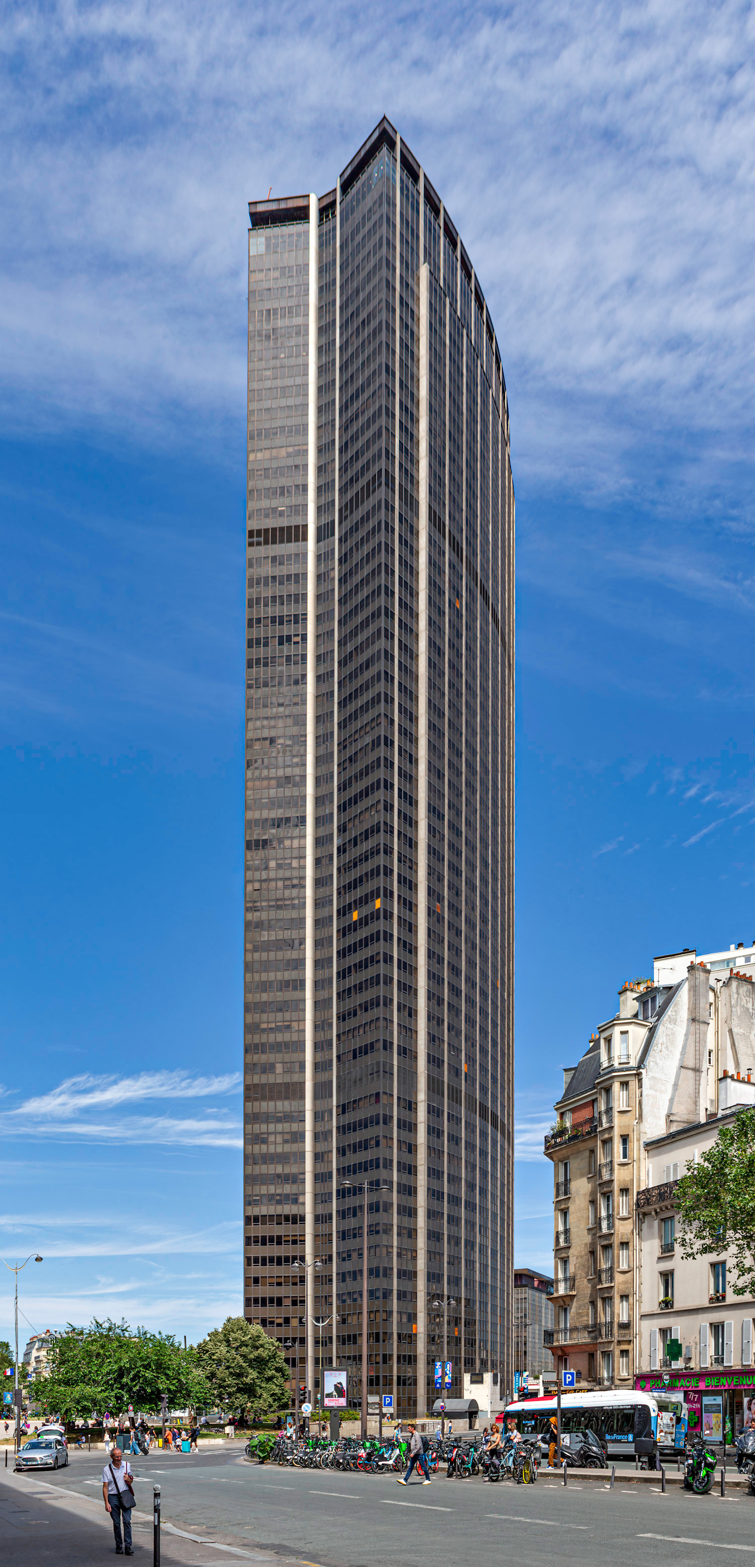 Tour Montparnasse, Paris - View from the south before the renovation. © Mathias Beinling