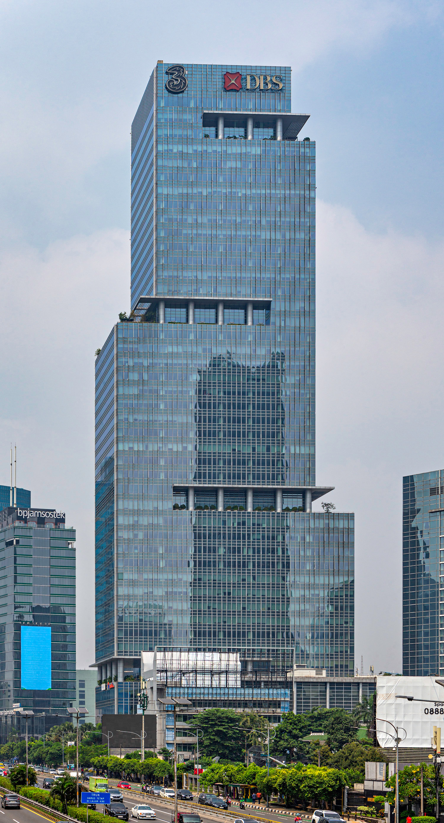 Capital Place Office Tower, Jakarta - View from the northwest. © Mathias Beinling
