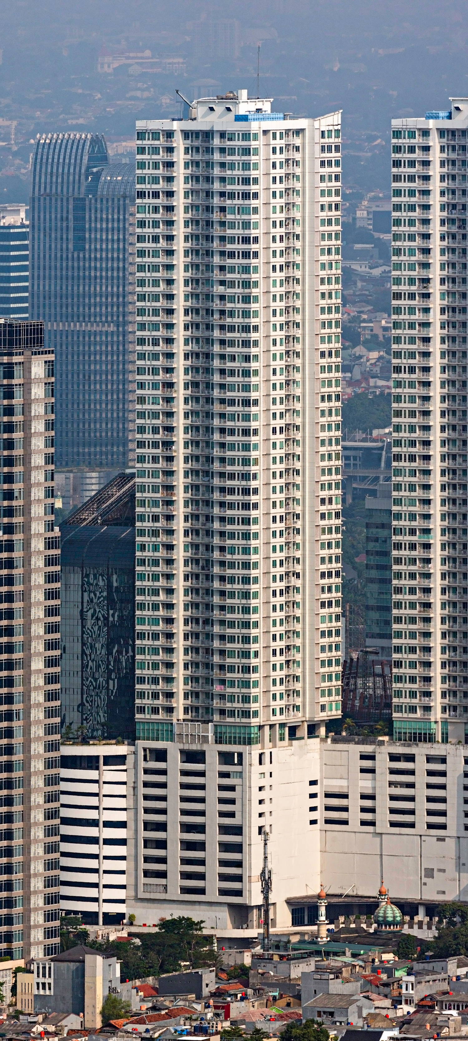 Denpasar Residence Kintamani Tower, Jakarta - View from Parkroyal Hotel. © Mathias Beinling