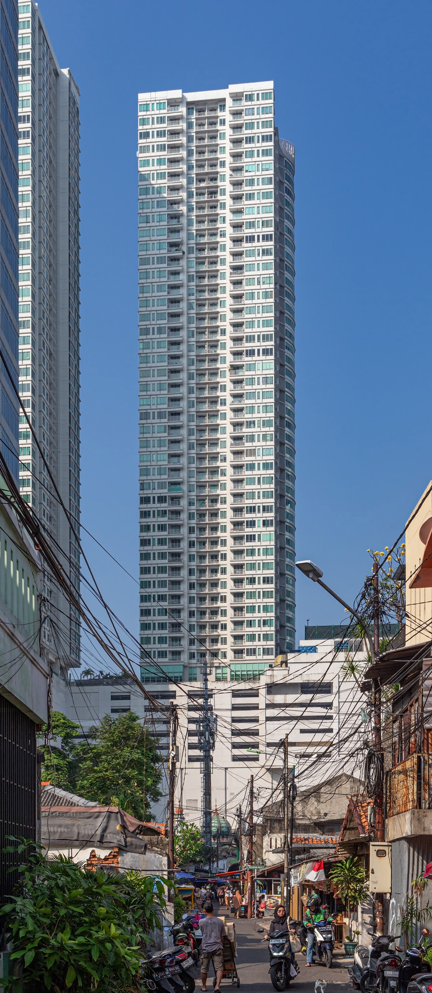 Denpasar Residence Ubud Tower, Jakarta - View from the north. © Mathias Beinling