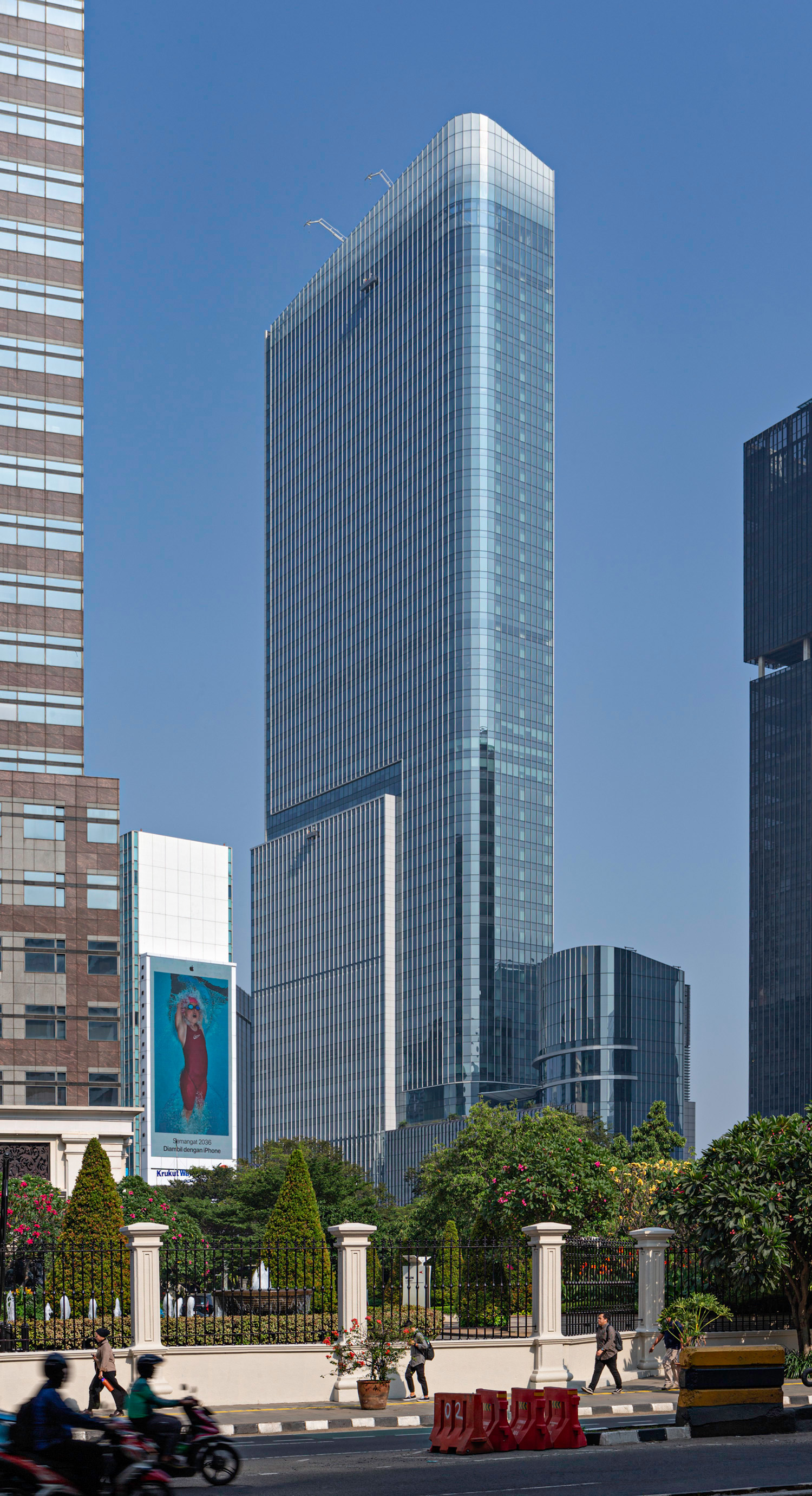 Mori Building, Jakarta - View from the east. © Mathias Beinling
