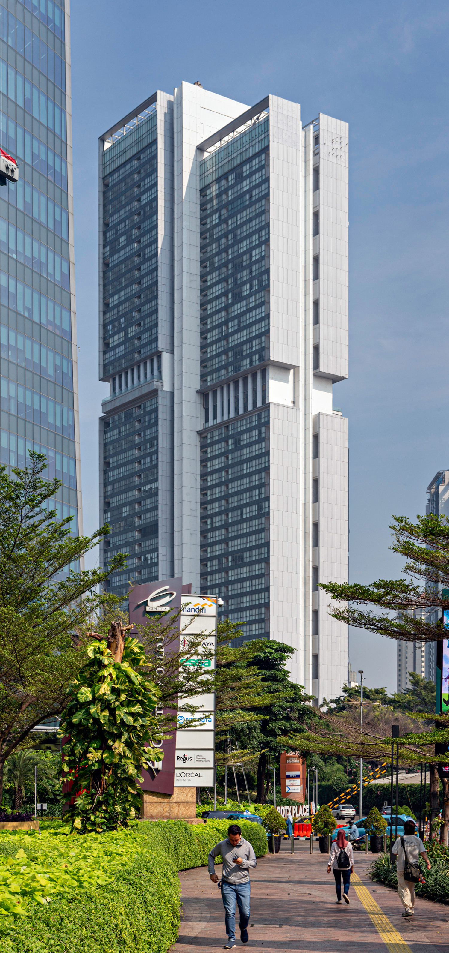 The Residence Satrio, Jakarta - View from the east. © Mathias Beinling