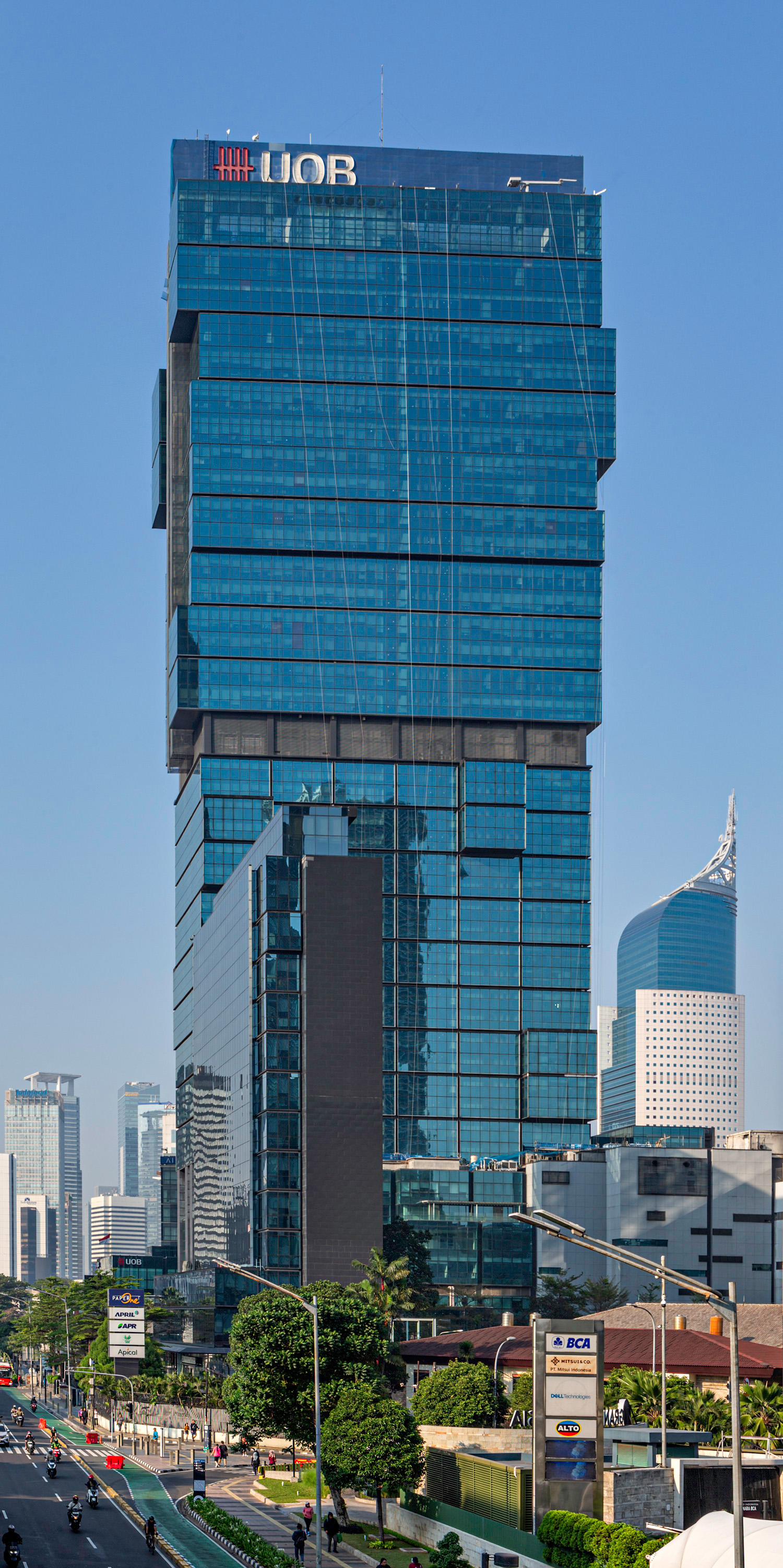 UOB Plaza, Jakarta - View from the north. © Mathias Beinling