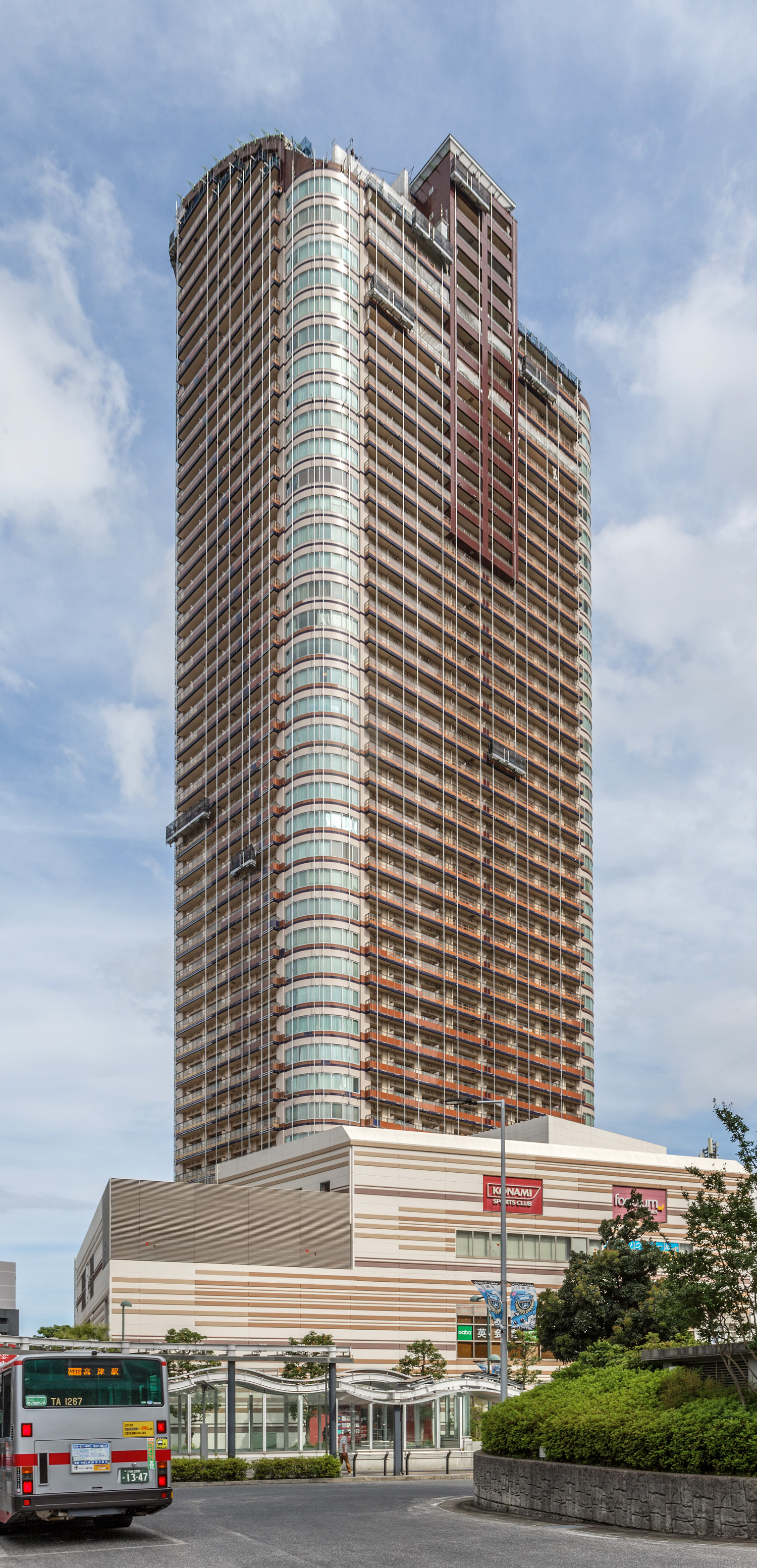 Park City Musashi-Kosugi Station Forest Tower, Kawasaki - View from the northwest. © Mathias Beinling