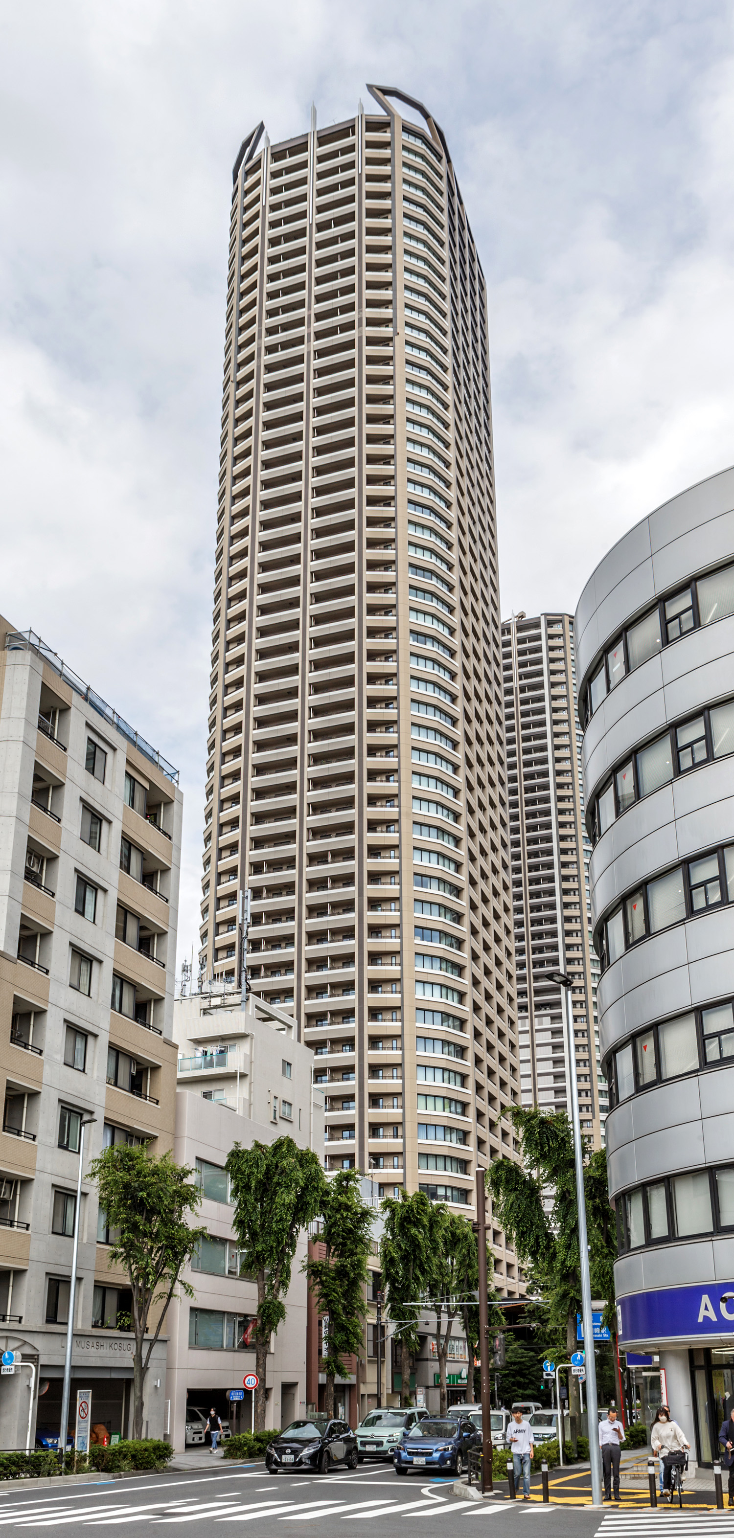 Park City Musashi-Kosugi The Garden West Tower, Kawasaki - View from the west. © Mathias Beinling