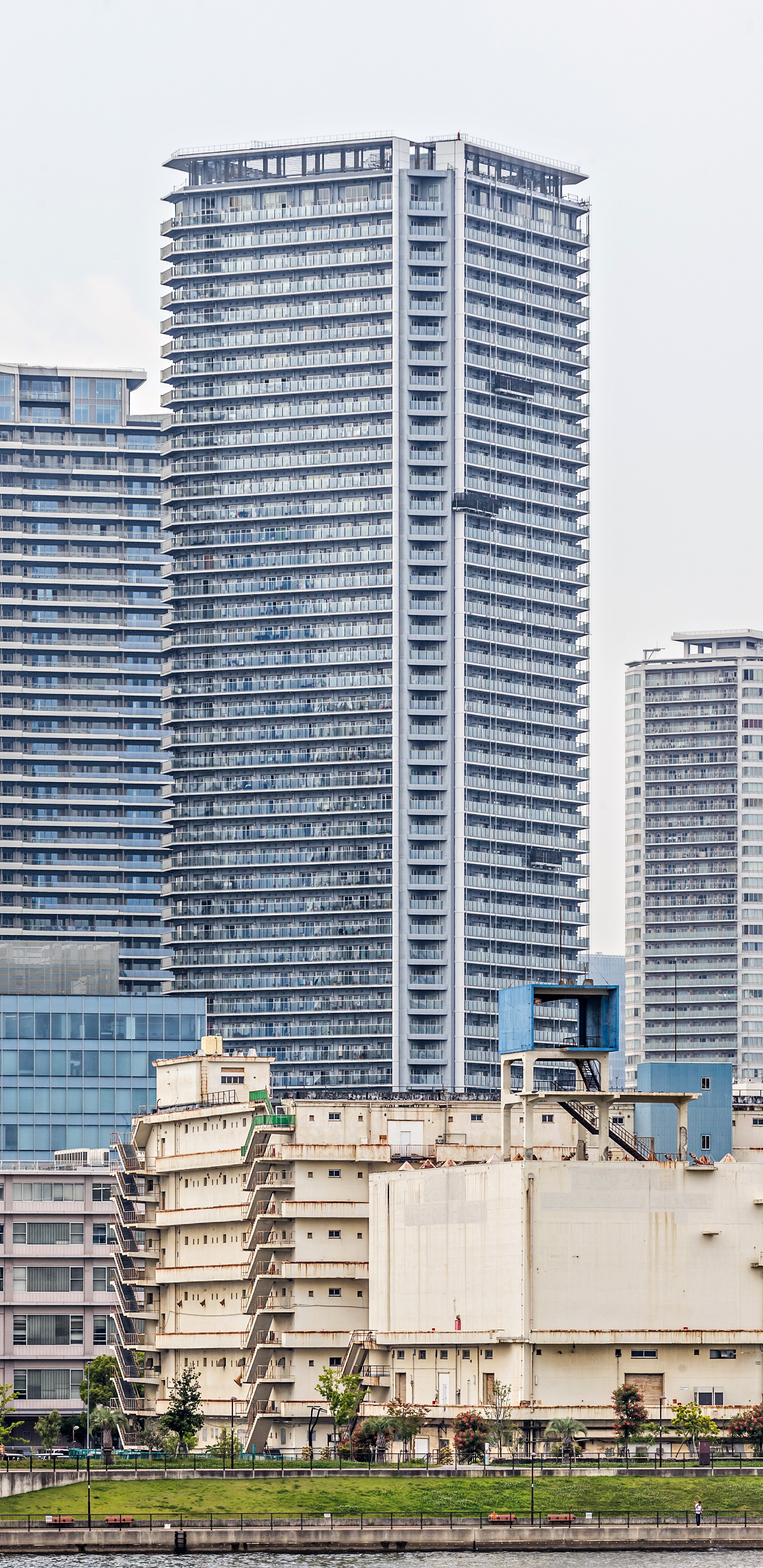 Bay City Harumi Sky Link Tower, Tokyo - View from the southeast. © Mathias Beinling
