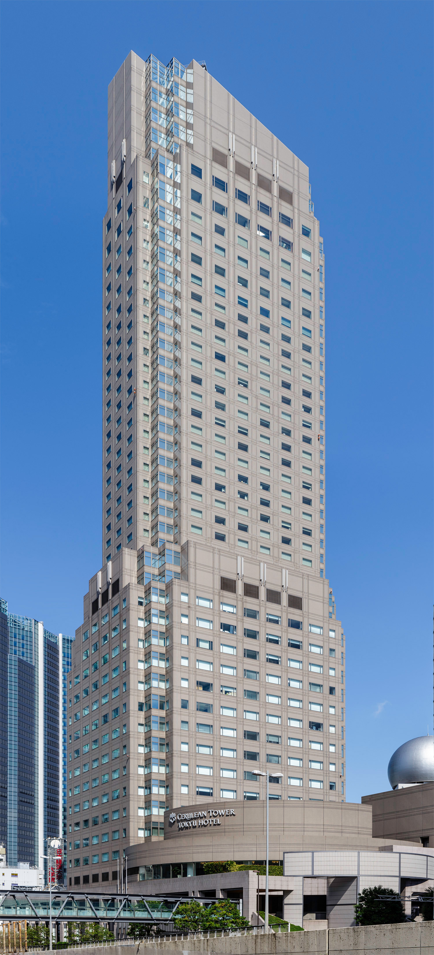 Cerulean Tower, Tokyo - Vertical panorama from the west. © Mathias Beinling