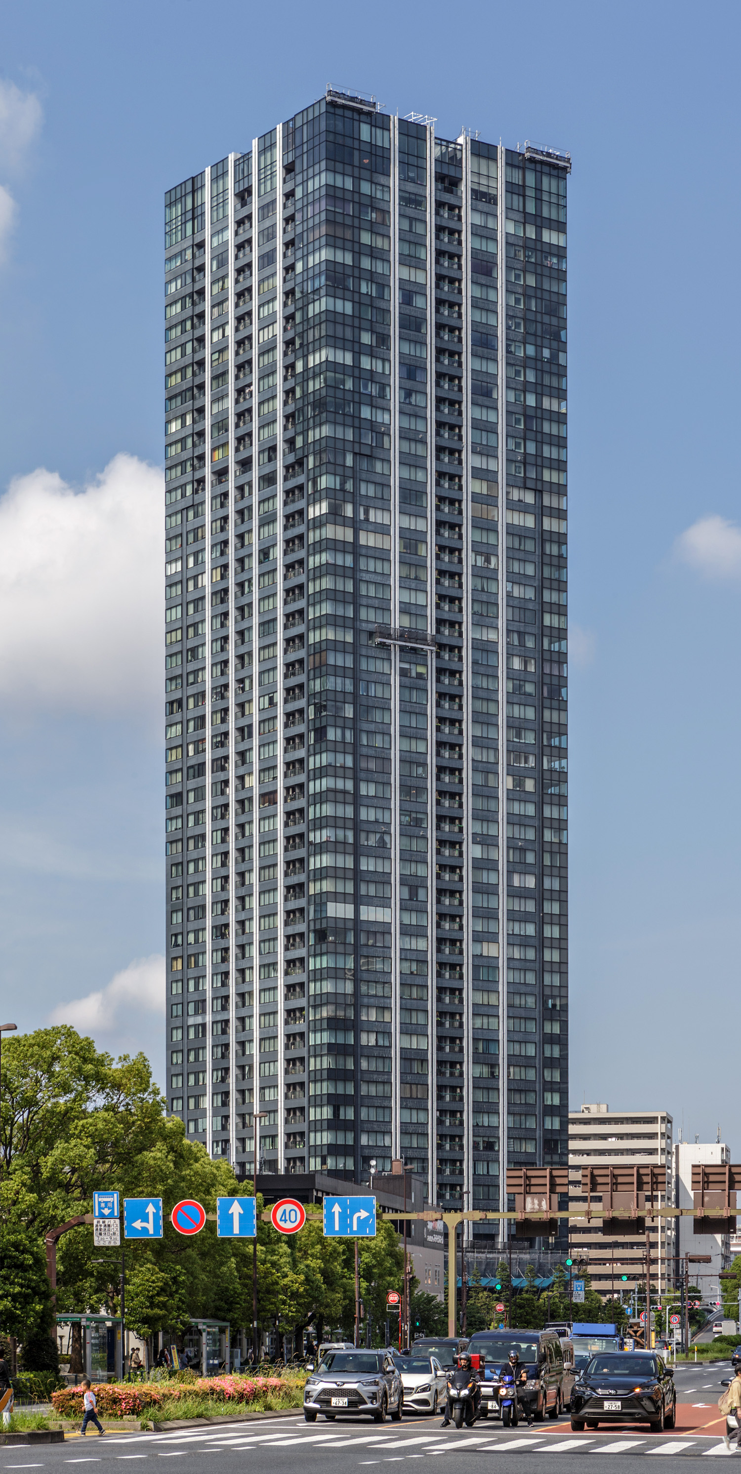 City Towers Toyosu South Tower, Tokyo - View from the southwest. © Mathias Beinling