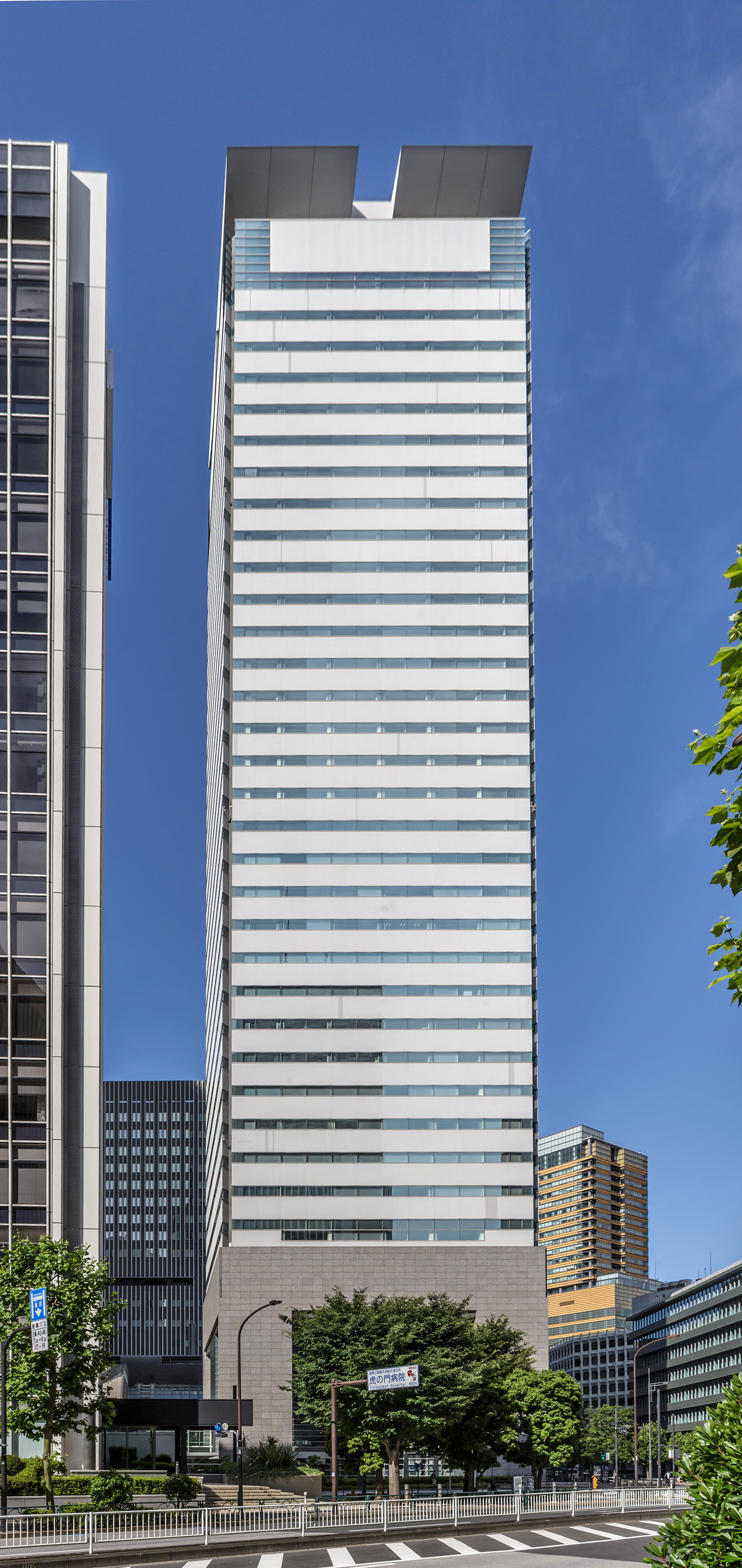 JT Building, Tokyo - View from the northeast. © Mathias Beinling