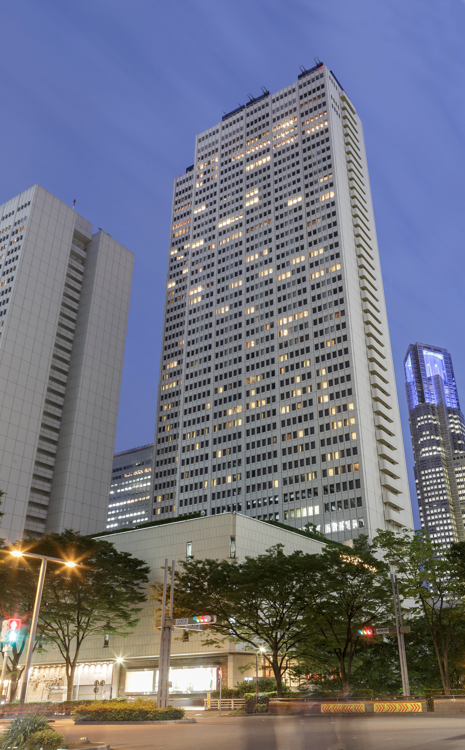 Keio Plaza North Building, Tokyo - View from the north. © Mathias Beinling