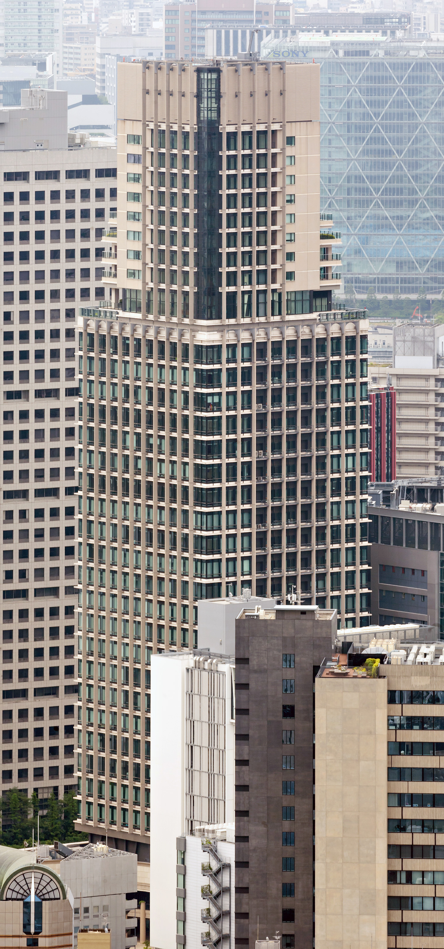 Mita Bellju Building, Tokyo - View from Tokyo Tower. © Mathias Beinling