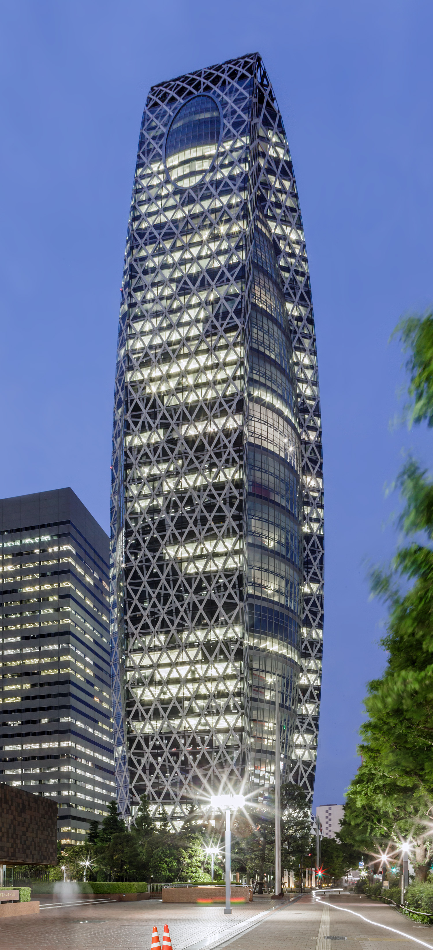 Mode Gakuen Cocoon Tower, Tokyo - View from the west. © Mathias Beinling
