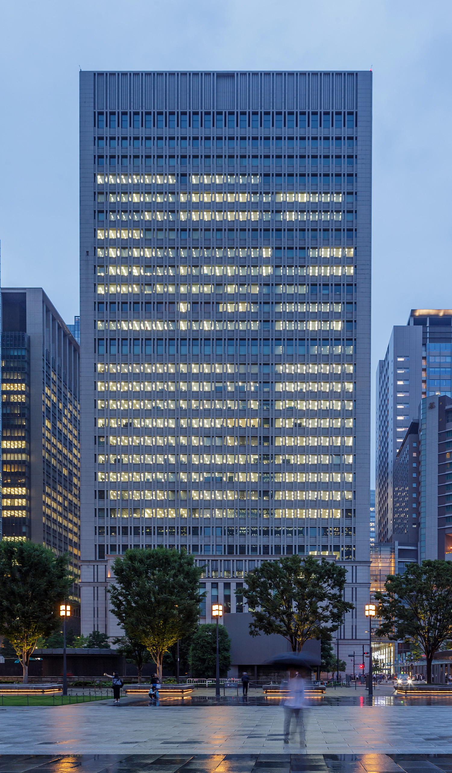 Nihon Seimei Marunouchi Building, Tokyo - View from the south. © Mathias Beinling