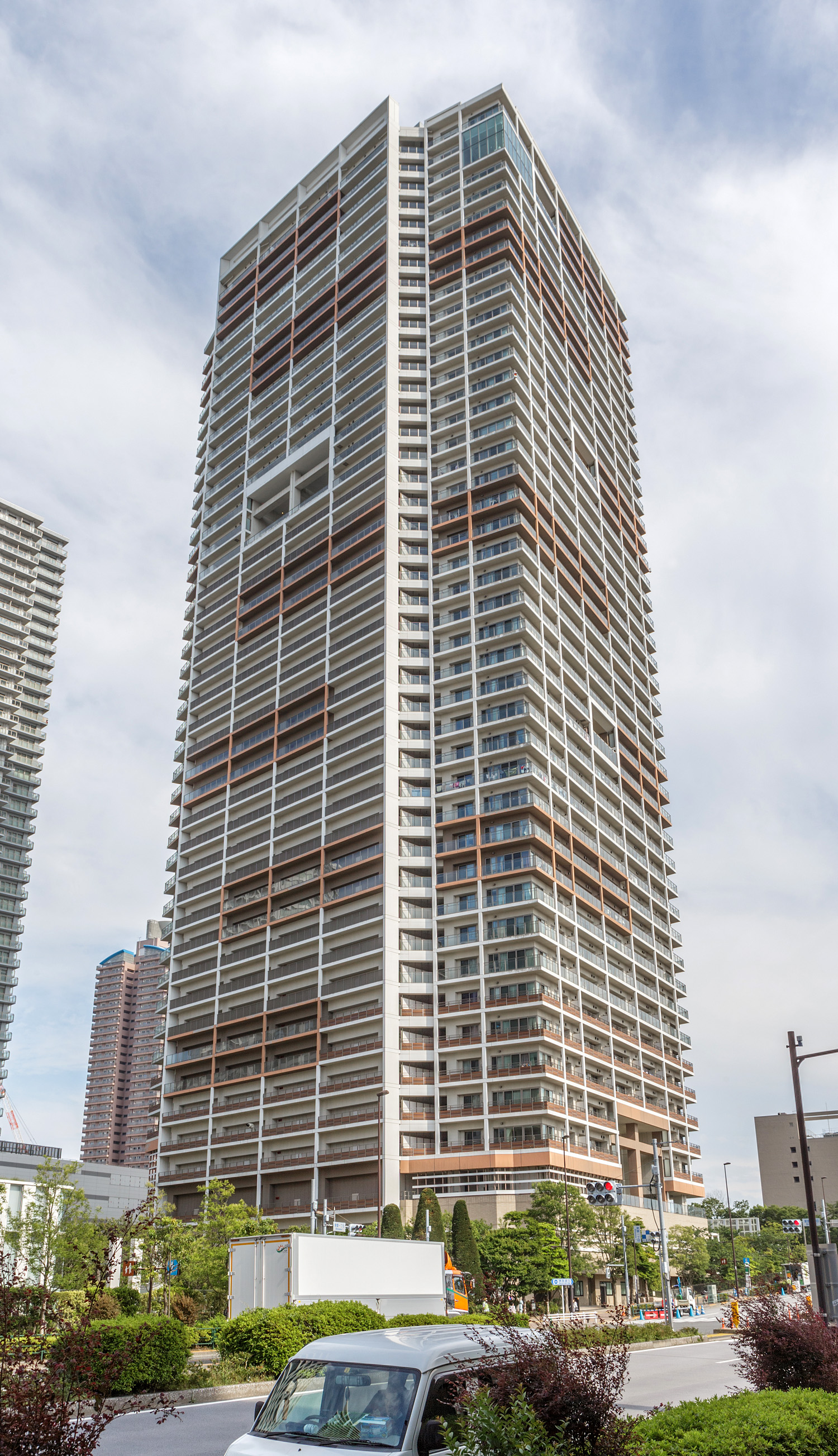 Park Tower Shinonome, Tokyo - View from the northeast. © Mathias Beinling