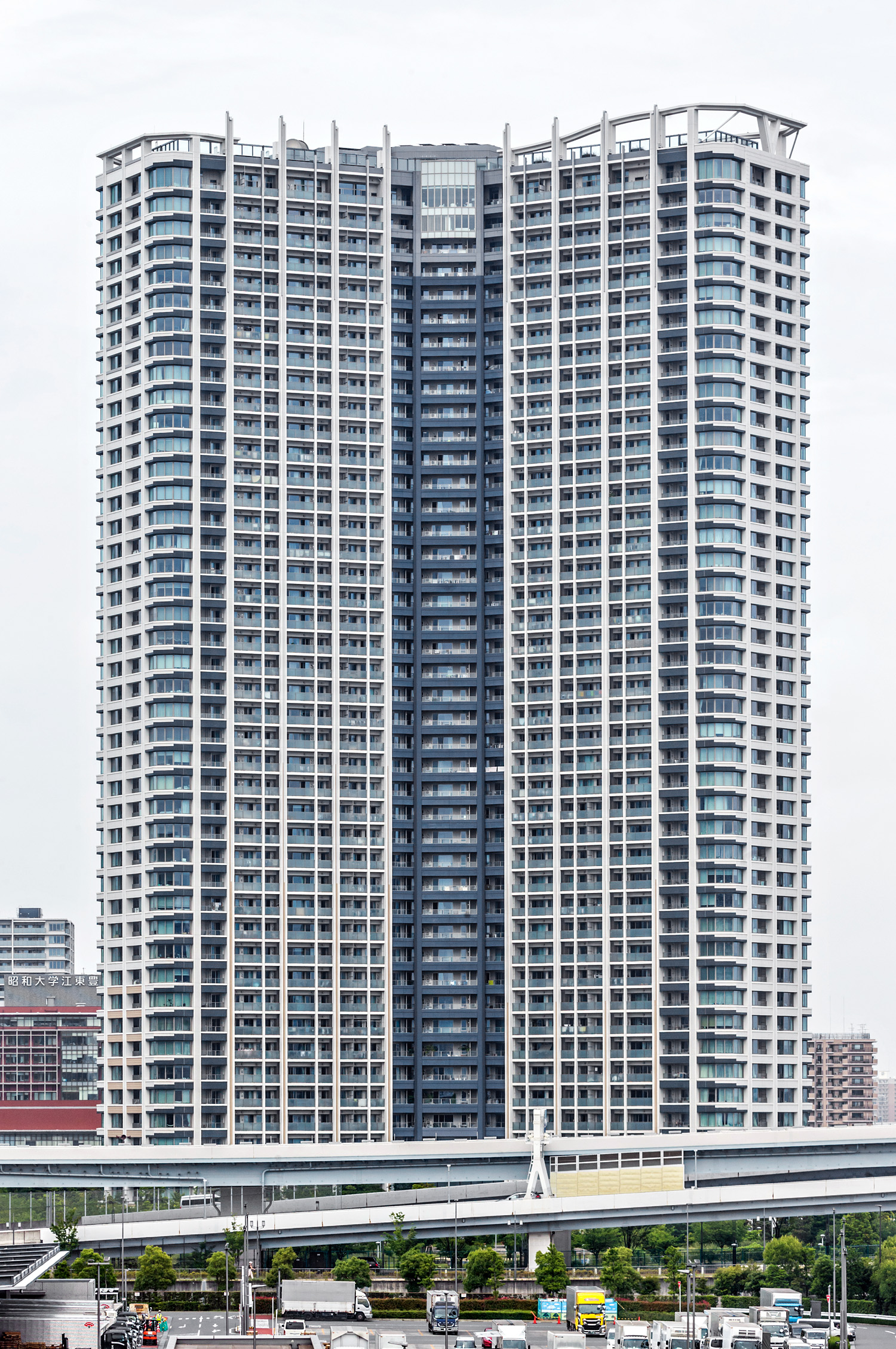 SKYZ Tower & Garden, Tokyo - View from Yurikamone Line. © Mathias Beinling