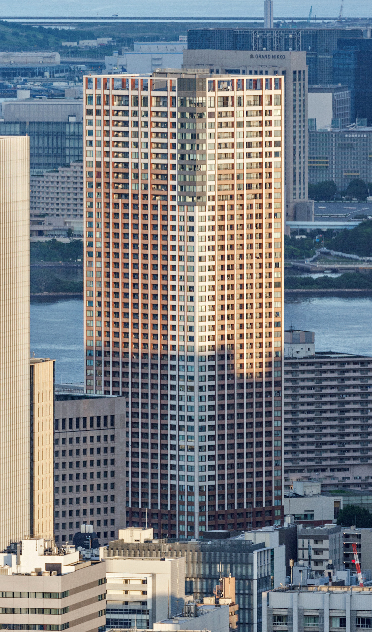 Shibaura Island Air Tower, Tokyo - View from Tokyo Tower. © Mathias Beinling