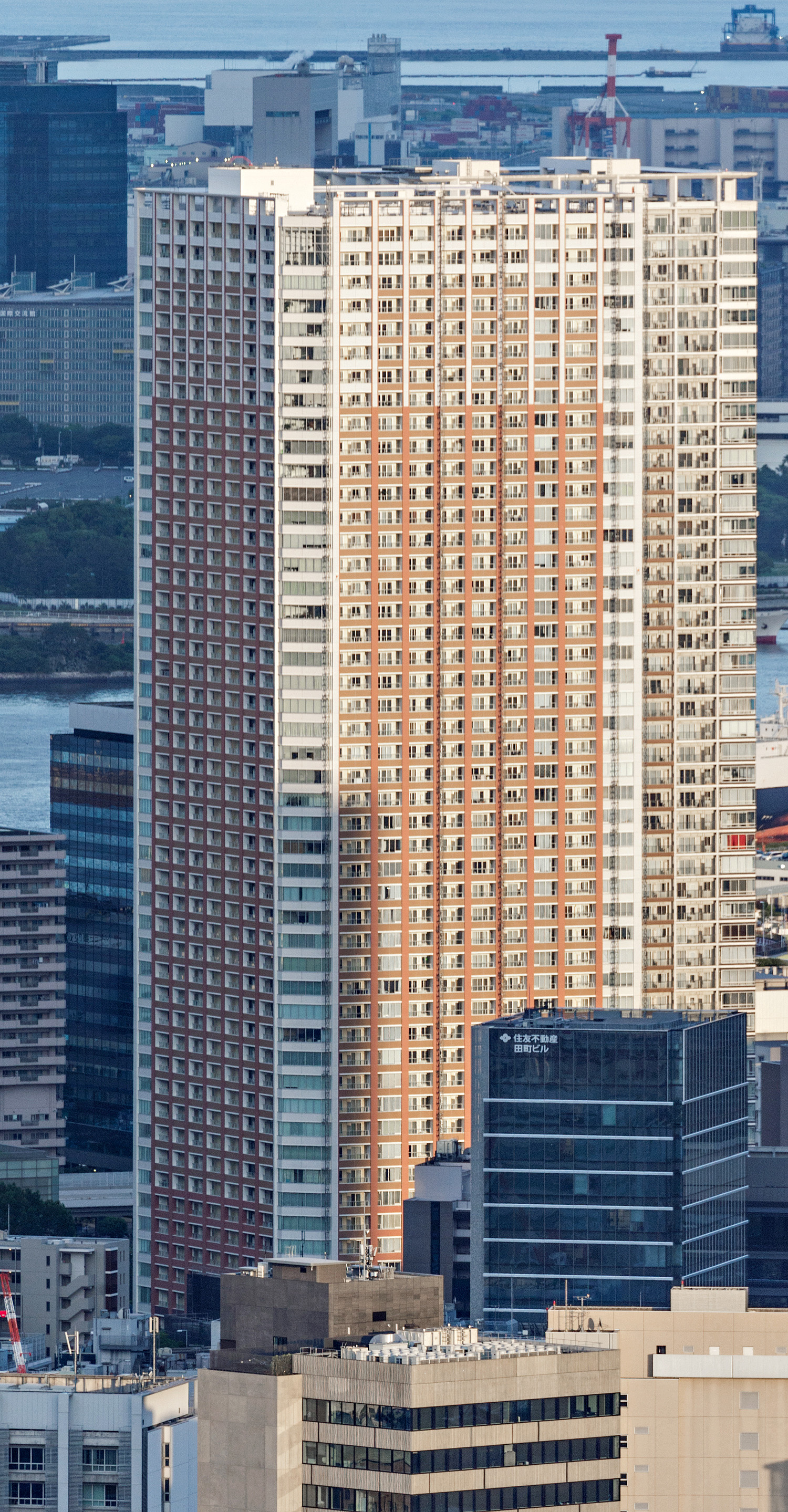 Shibaura Island Grove Tower, Tokyo - View from Tokyo Tower. © Mathias Beinling