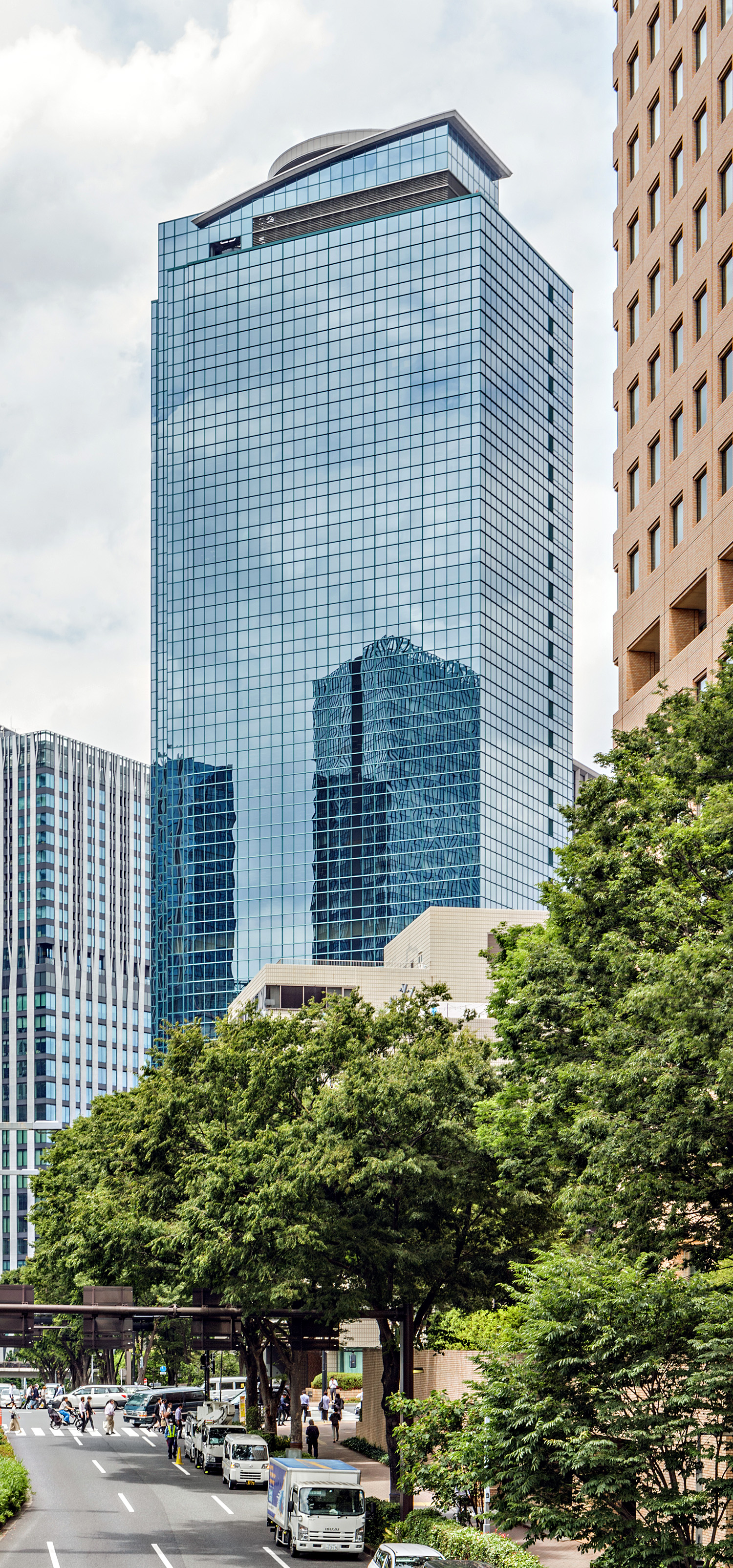 Shinjuku Oak Tower, Tokyo - View from the south. © Mathias Beinling